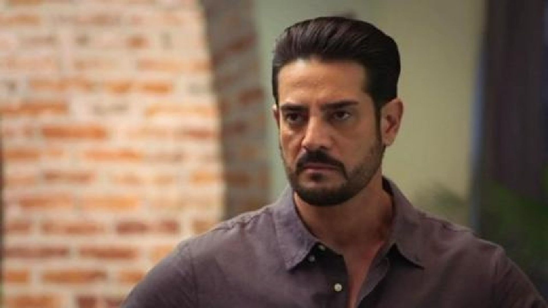 Amor Amargo background