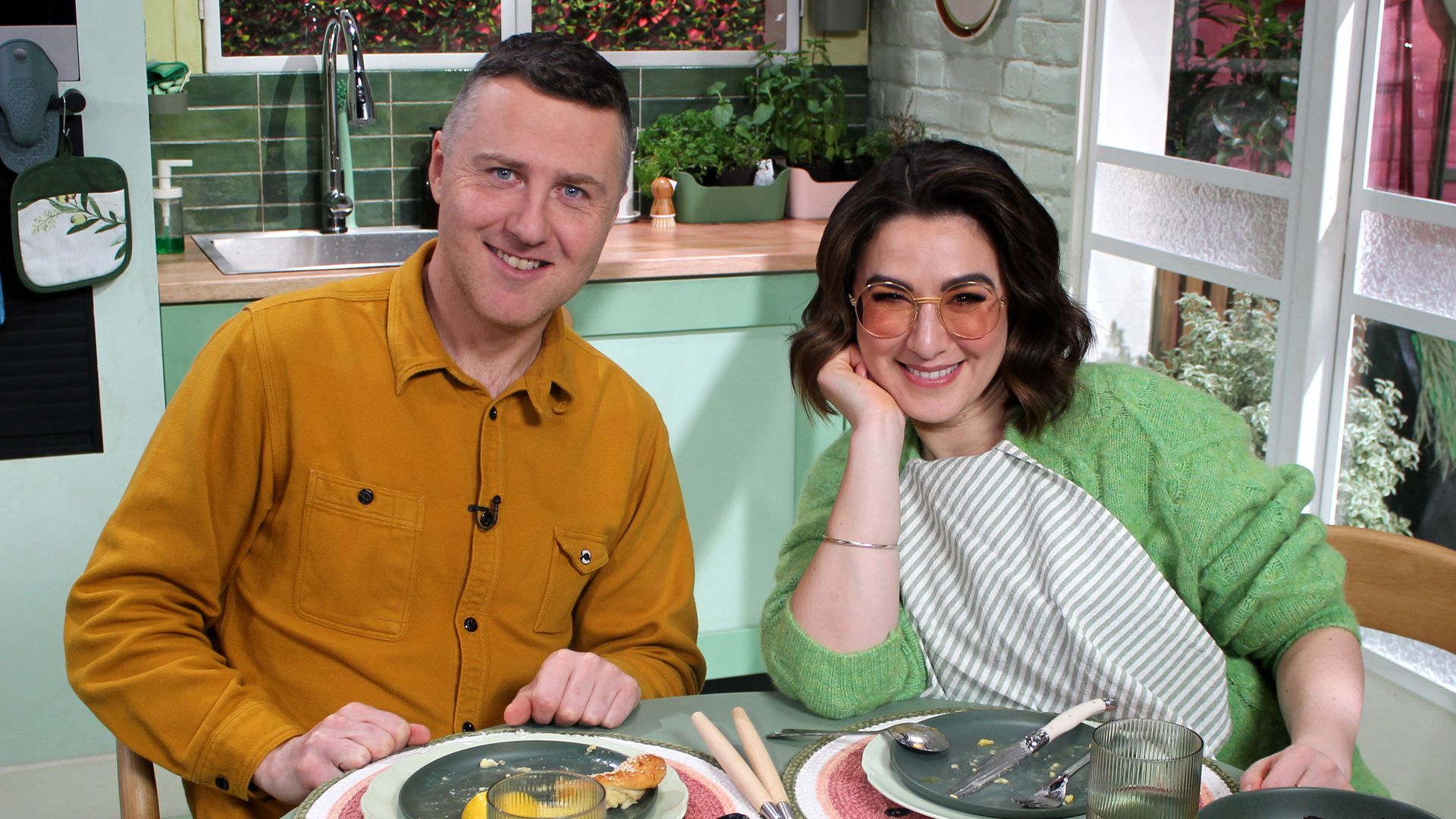 A Bite to Eat with Alice background