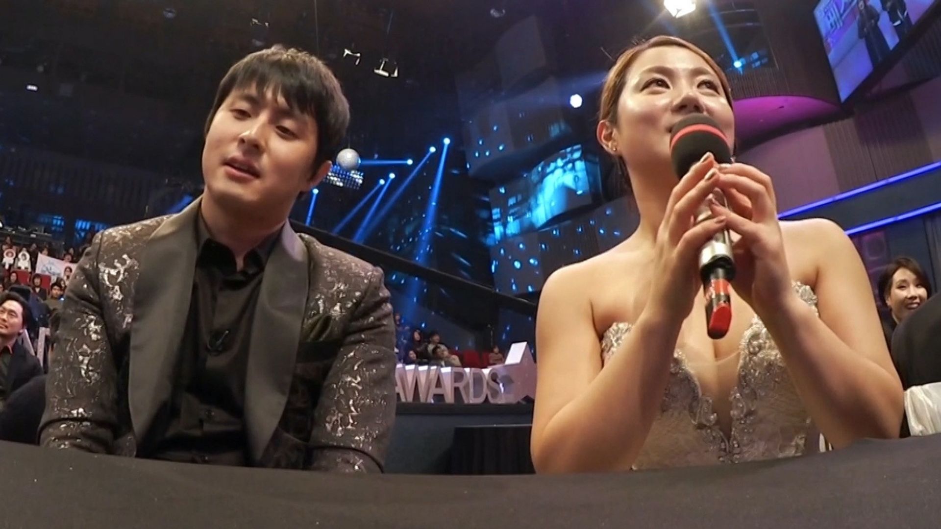 I Live Alone background