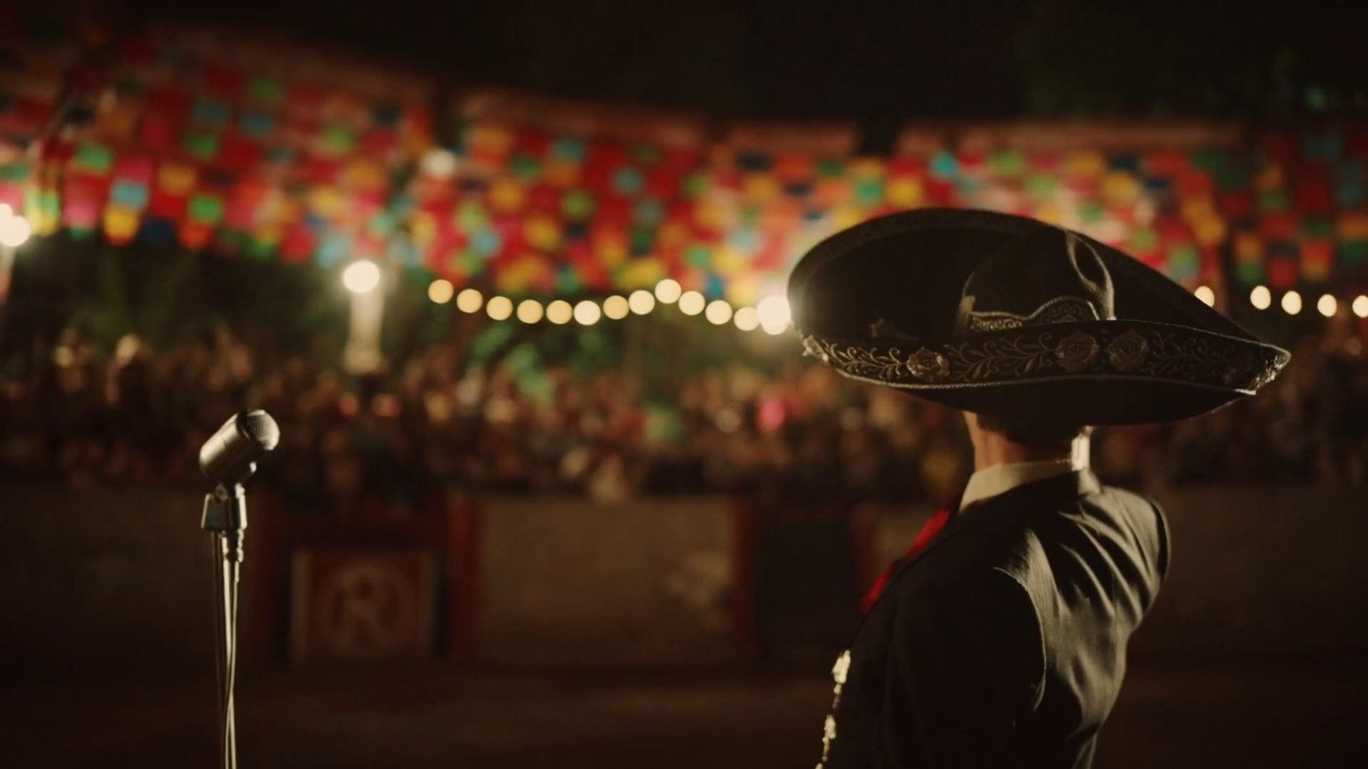 El Rey, Vicente Fernández background