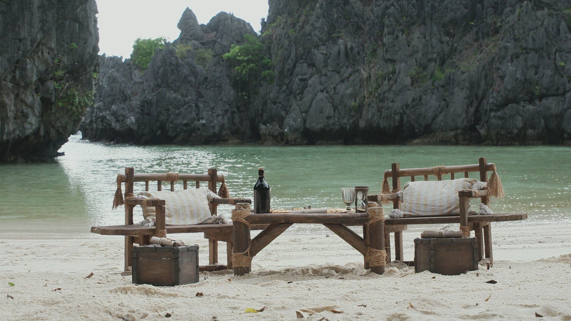 Expedition: Robinson background