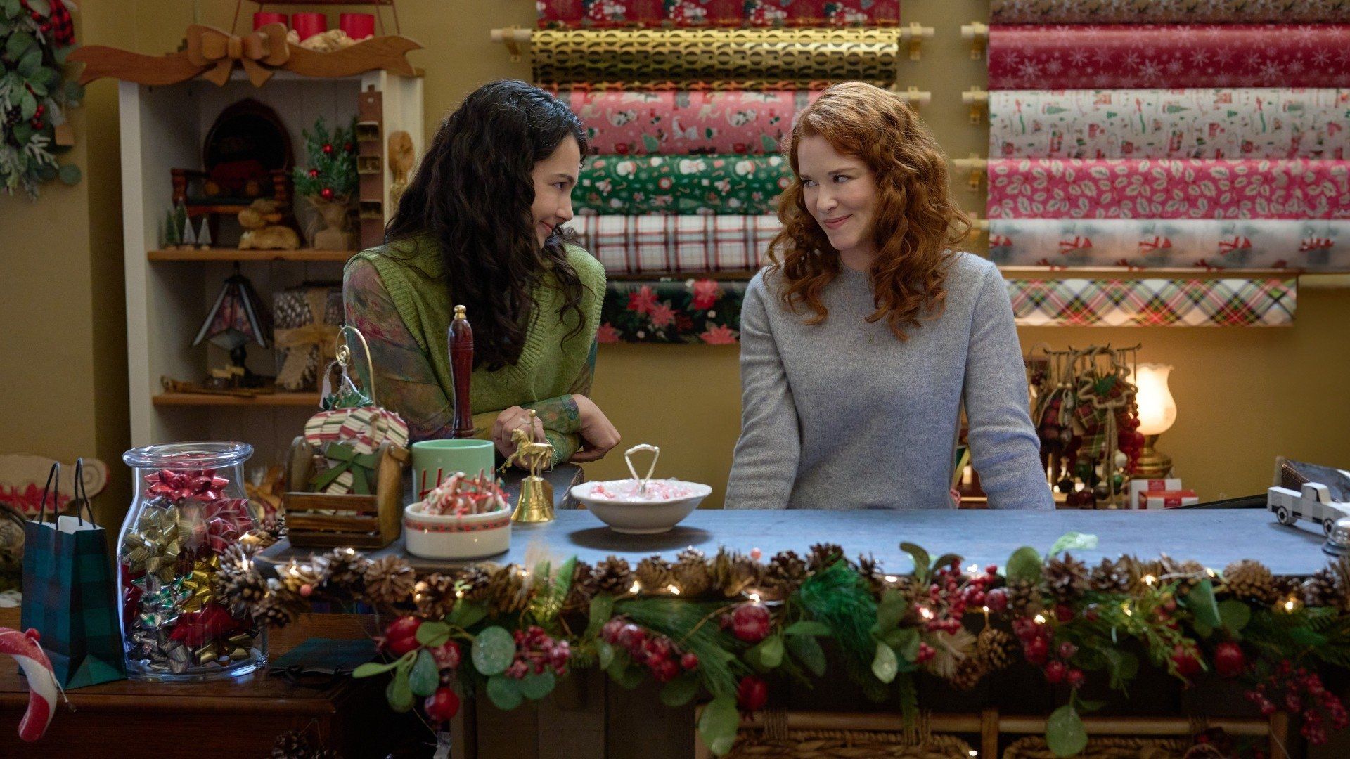 Mistletoe Murders background