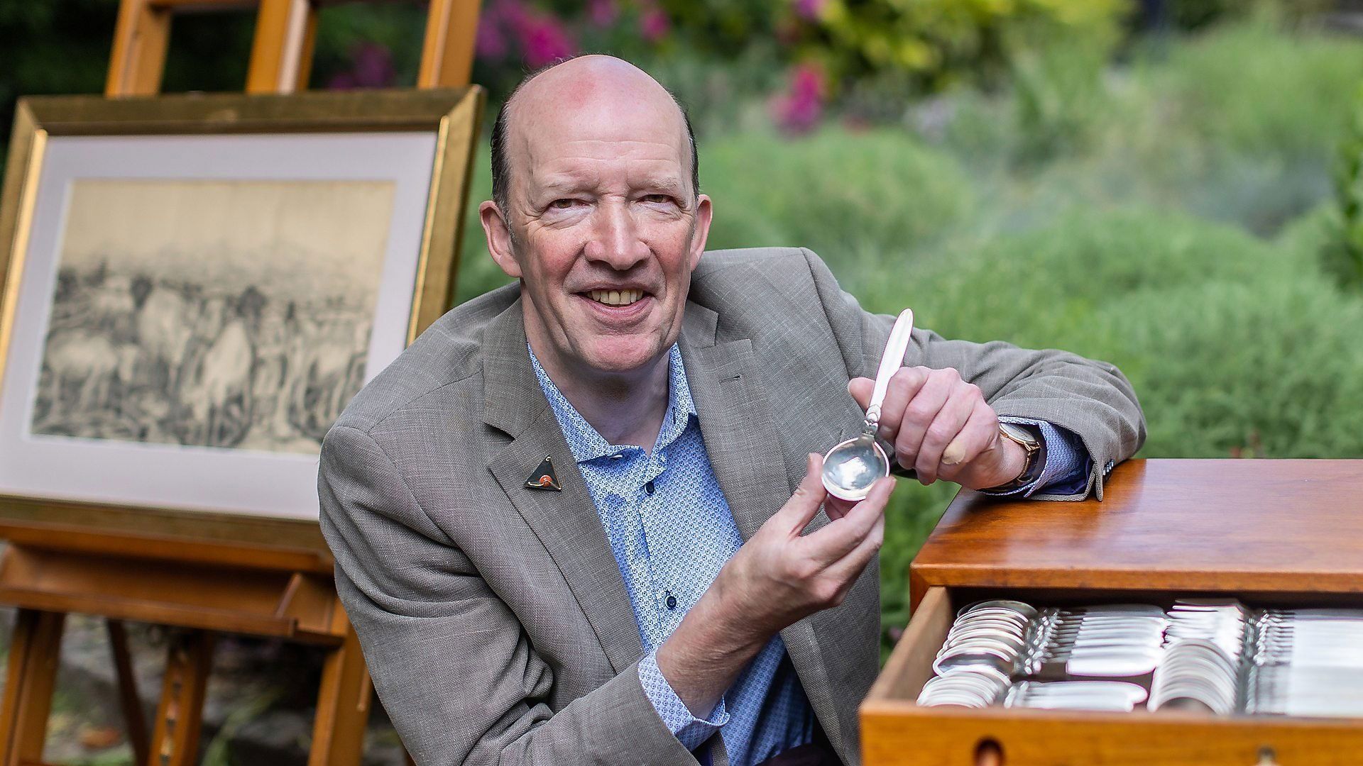 Antiques Roadshow background