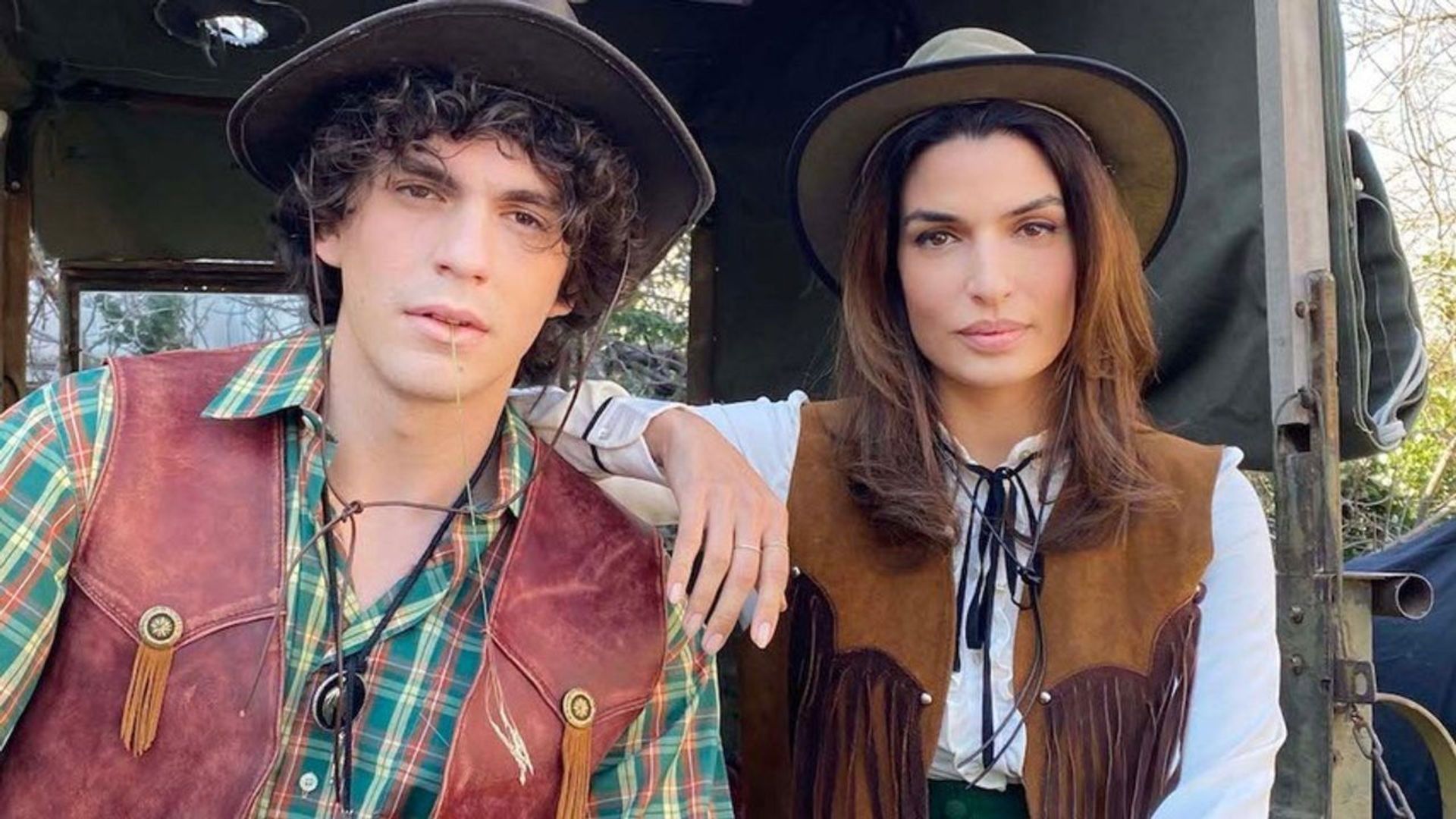 Ta kalytera mas hronia background