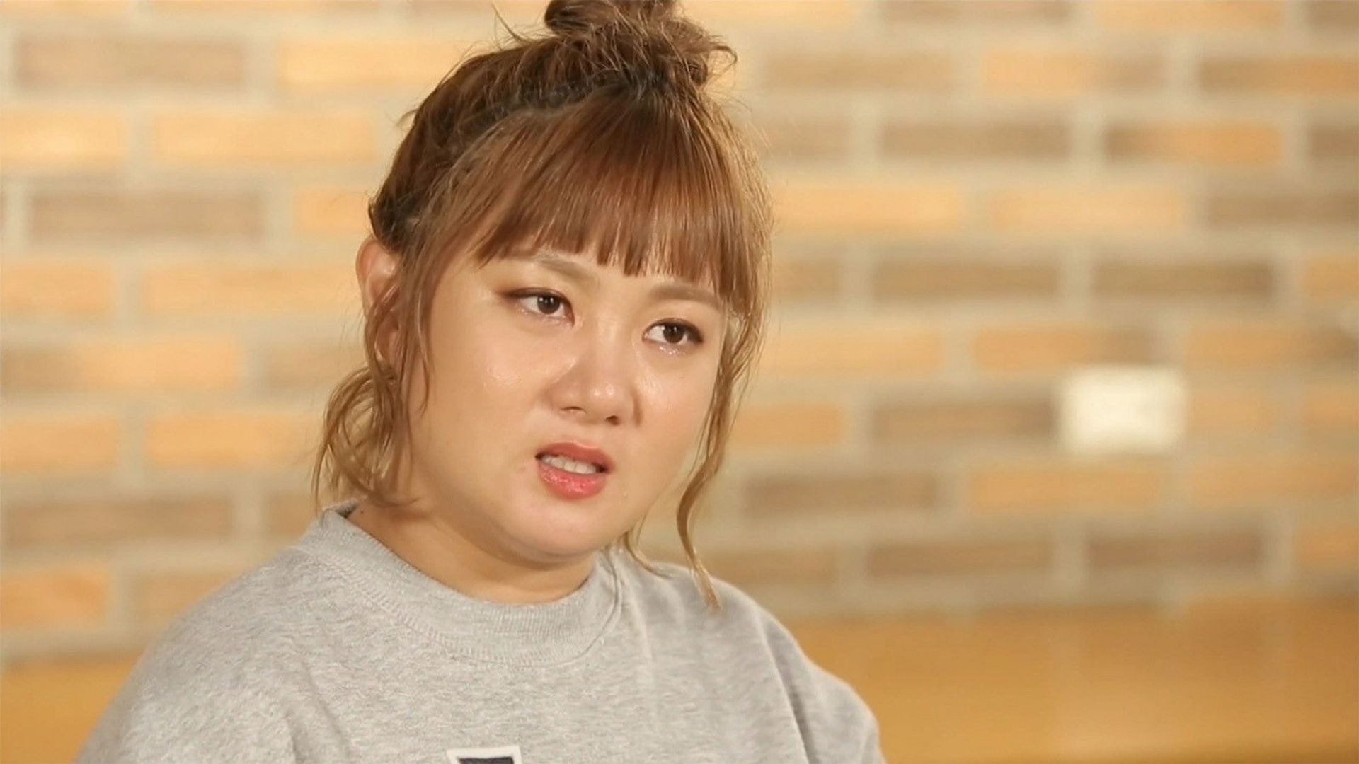 I Live Alone background