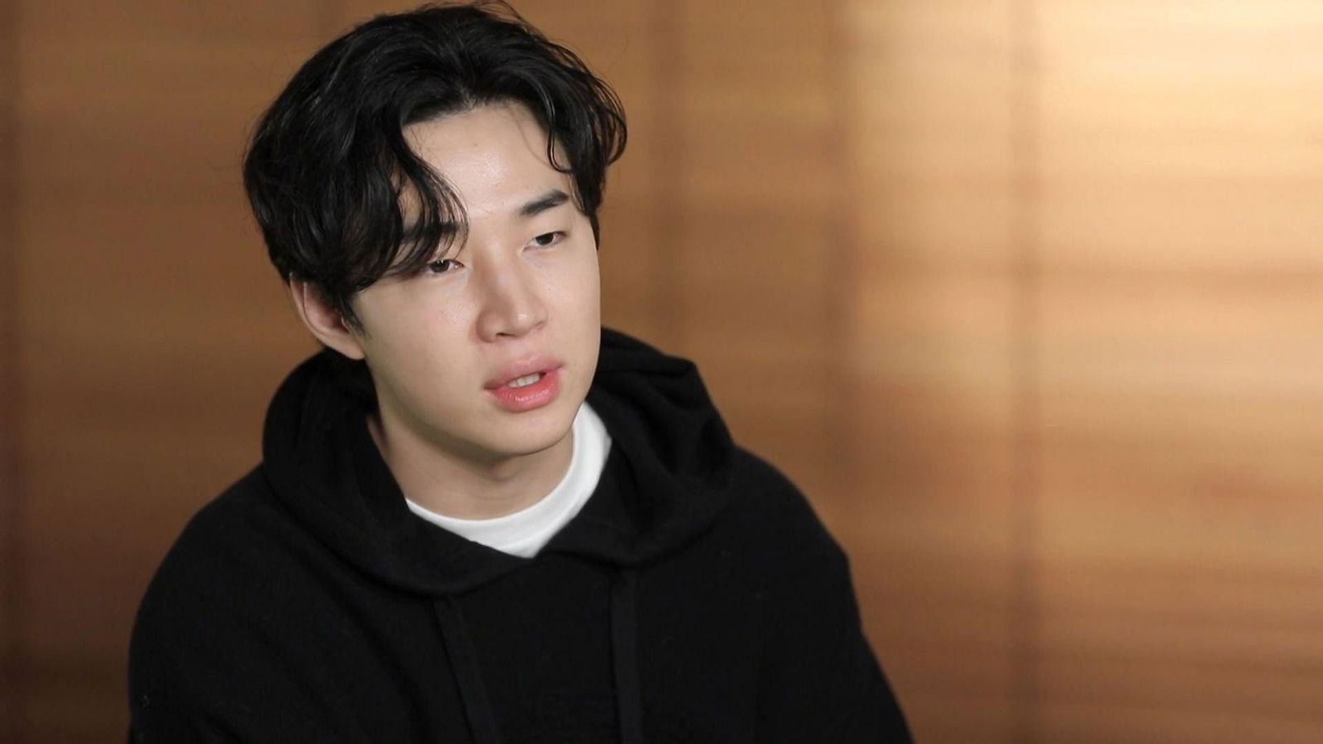 I Live Alone background