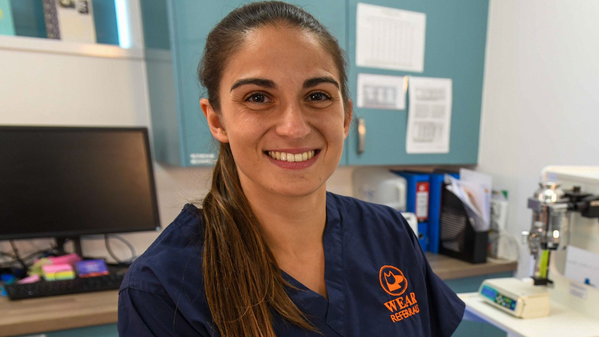 24/7 Pet Hospital background