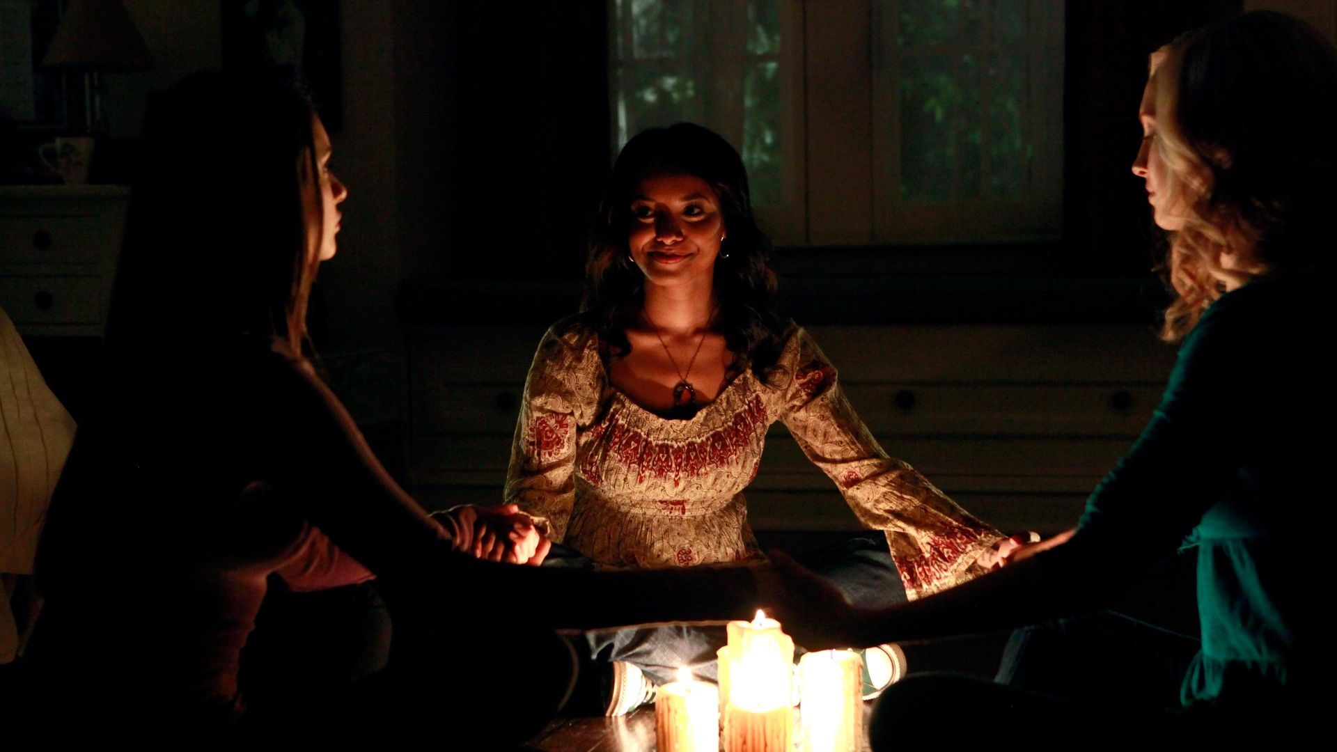 The Vampire Diaries background