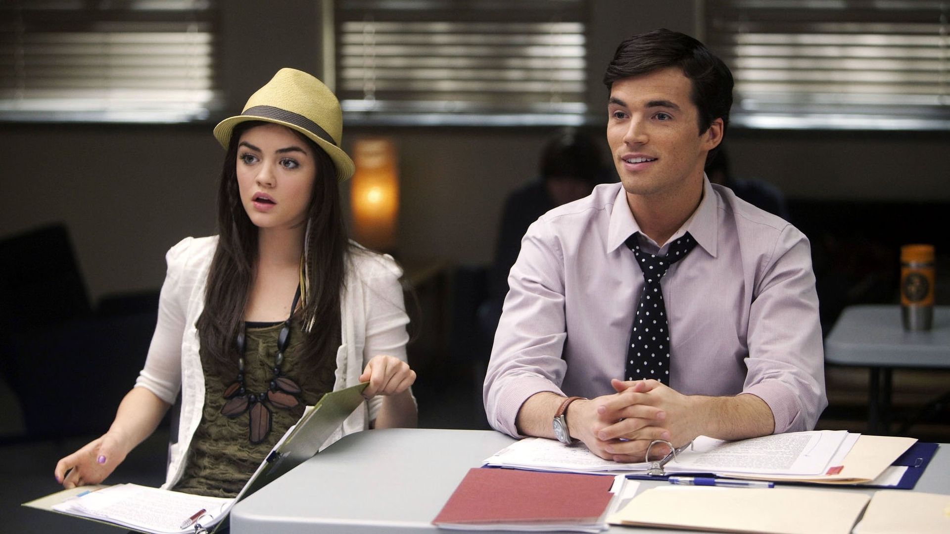 Pretty Little Liars background