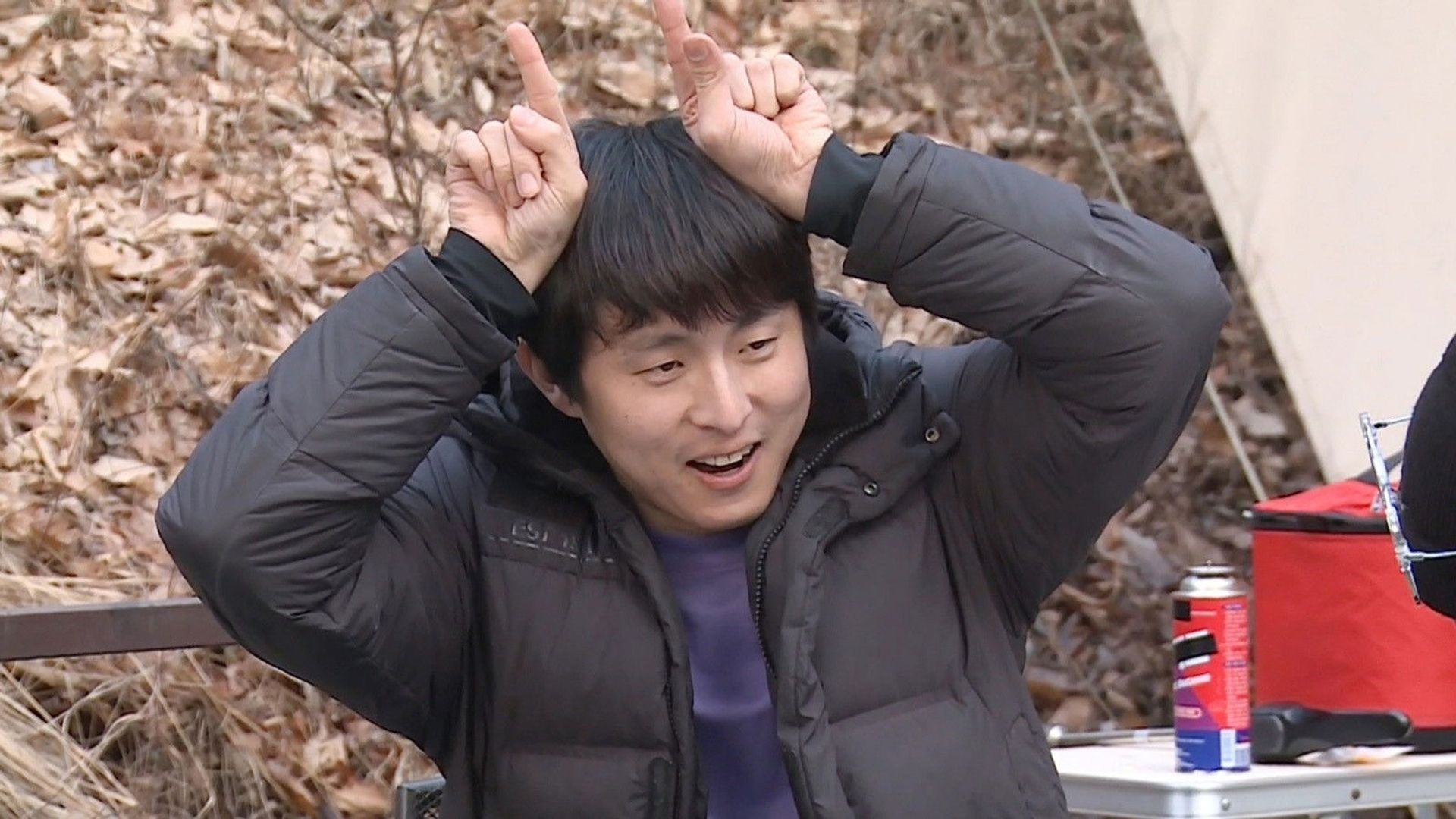 I Live Alone background