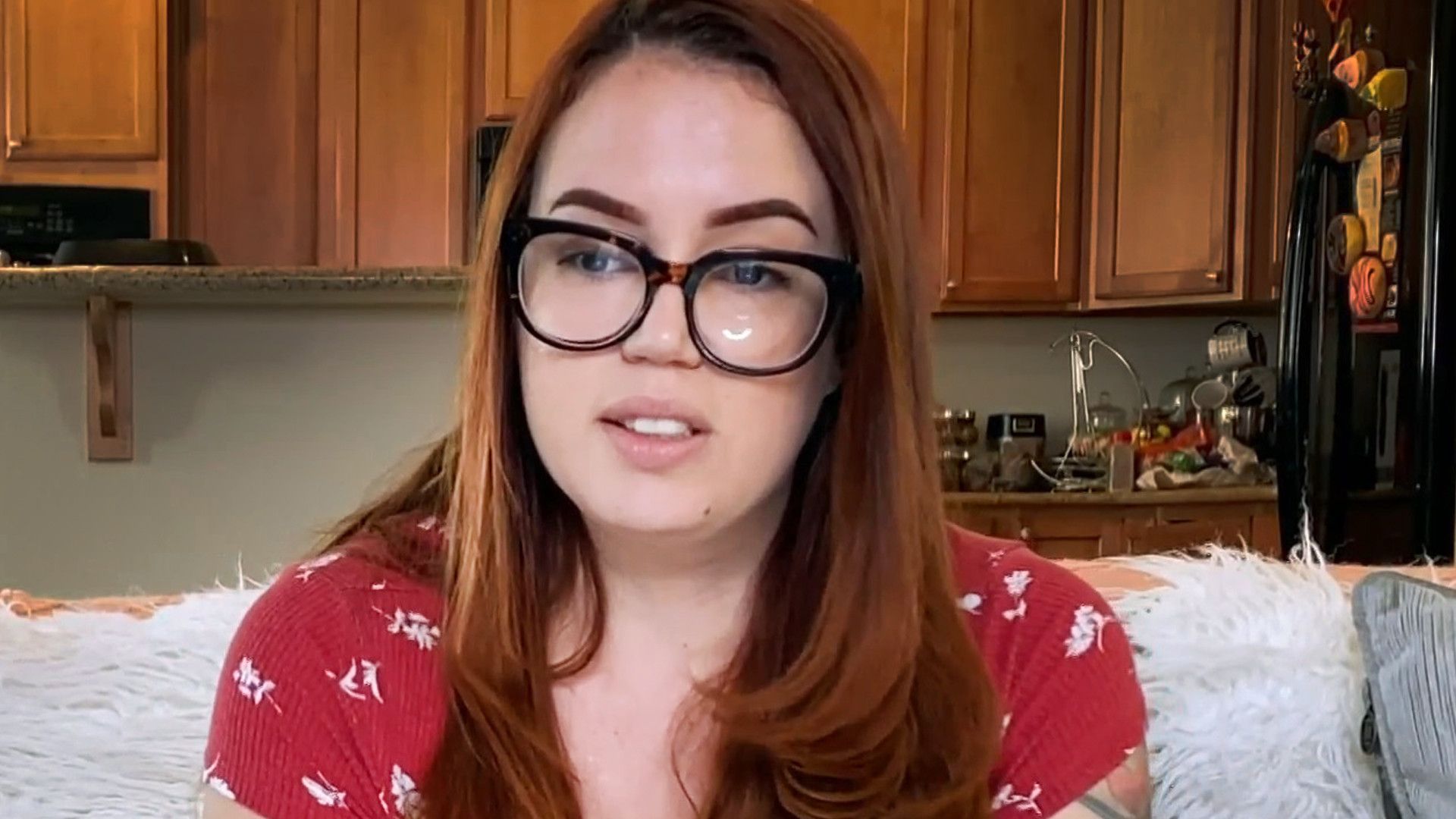 90 Day Fiancé: HEA Strikes Back! background