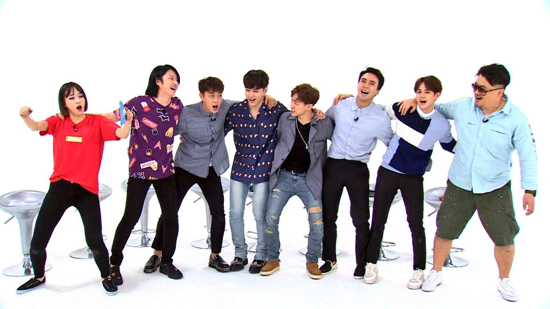 Weekly Idol background
