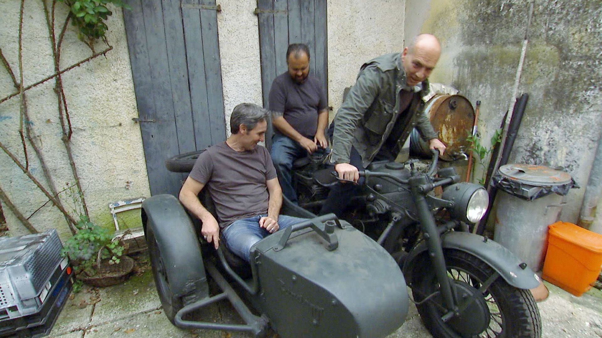 American Pickers: Best Of background