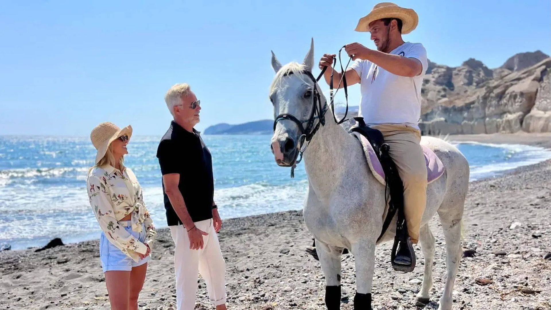 Luxury Escapes: The World's Best Holidays background