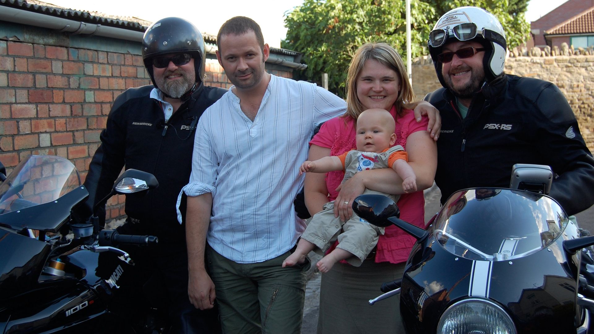 The Hairy Bikers: Mums Know Best background