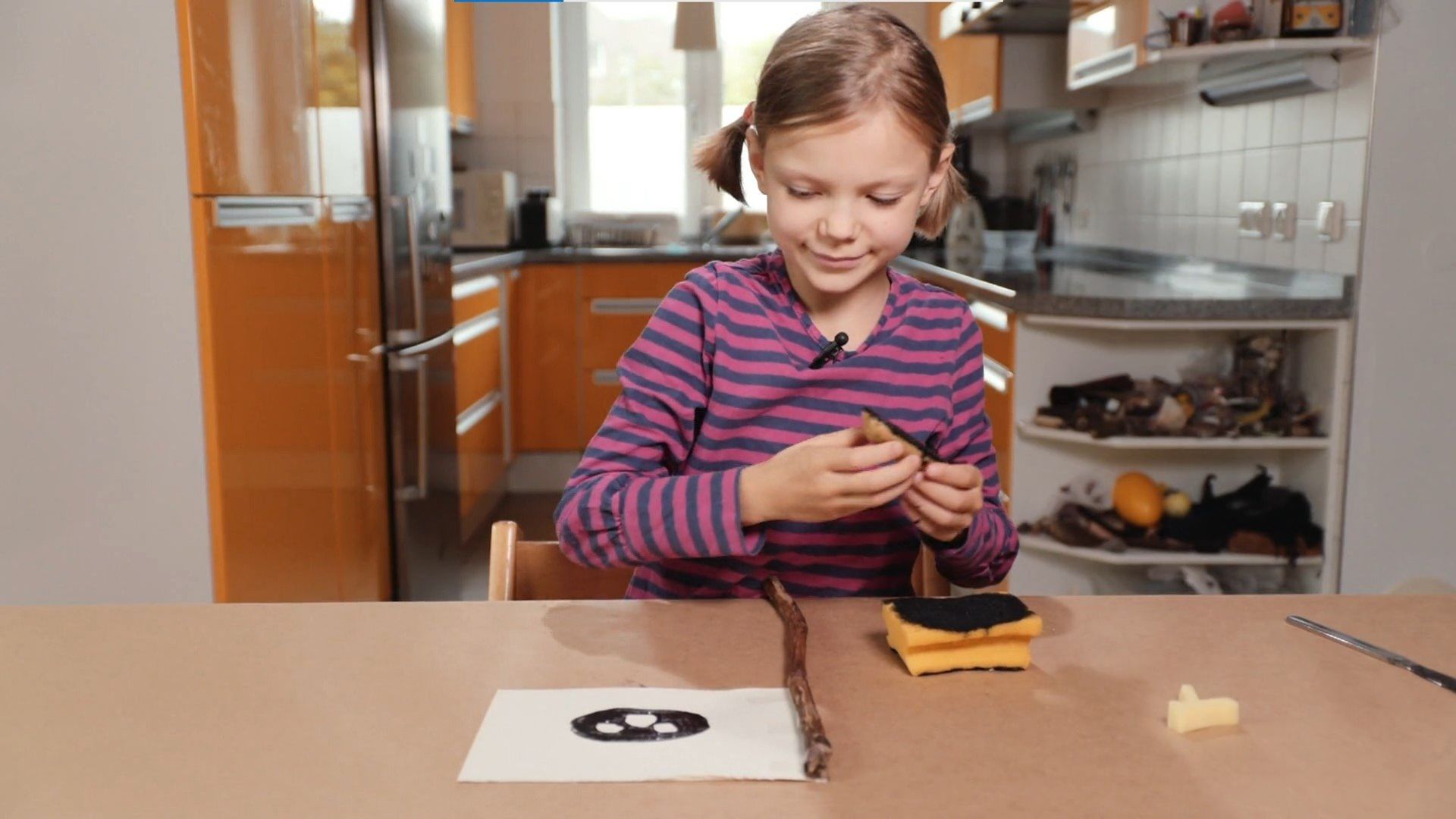 Die Sendung mit dem Elefanten background