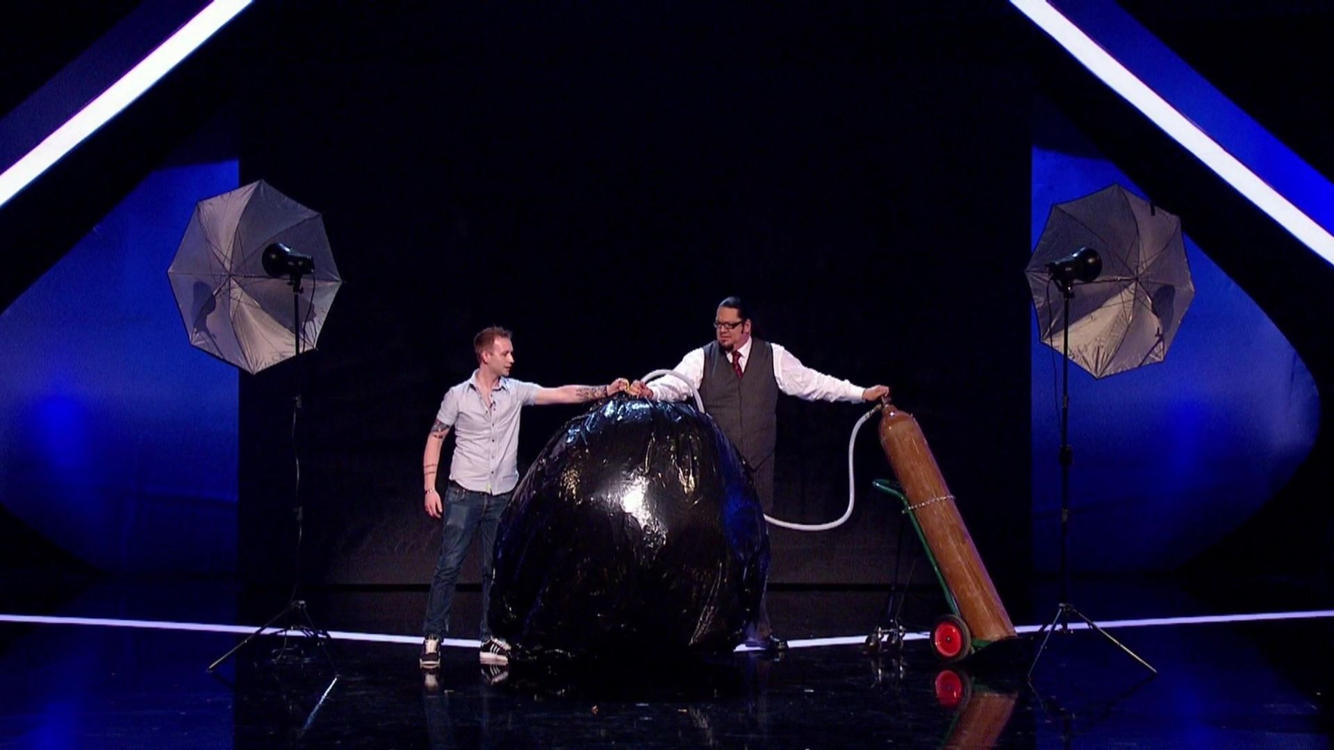 Penn & Teller: Fool Us background