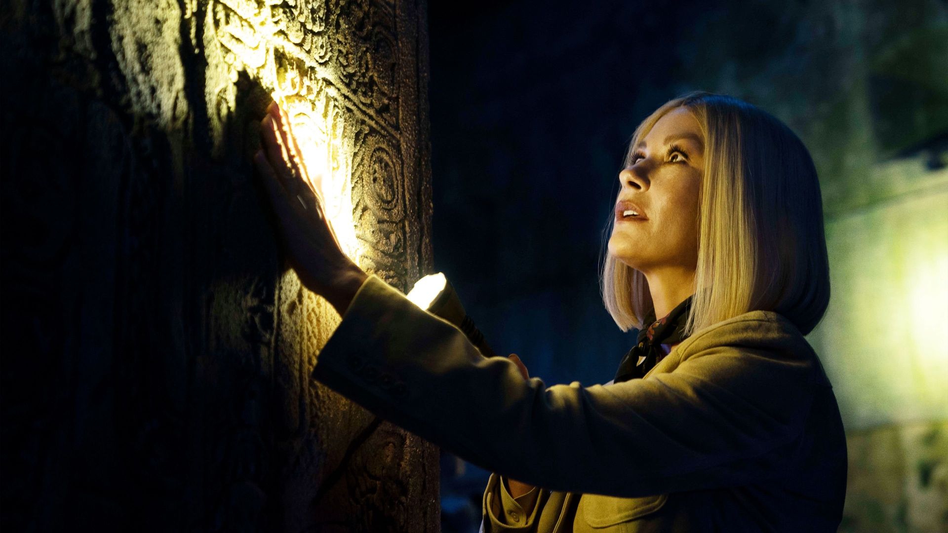 National Treasure: Edge of History background