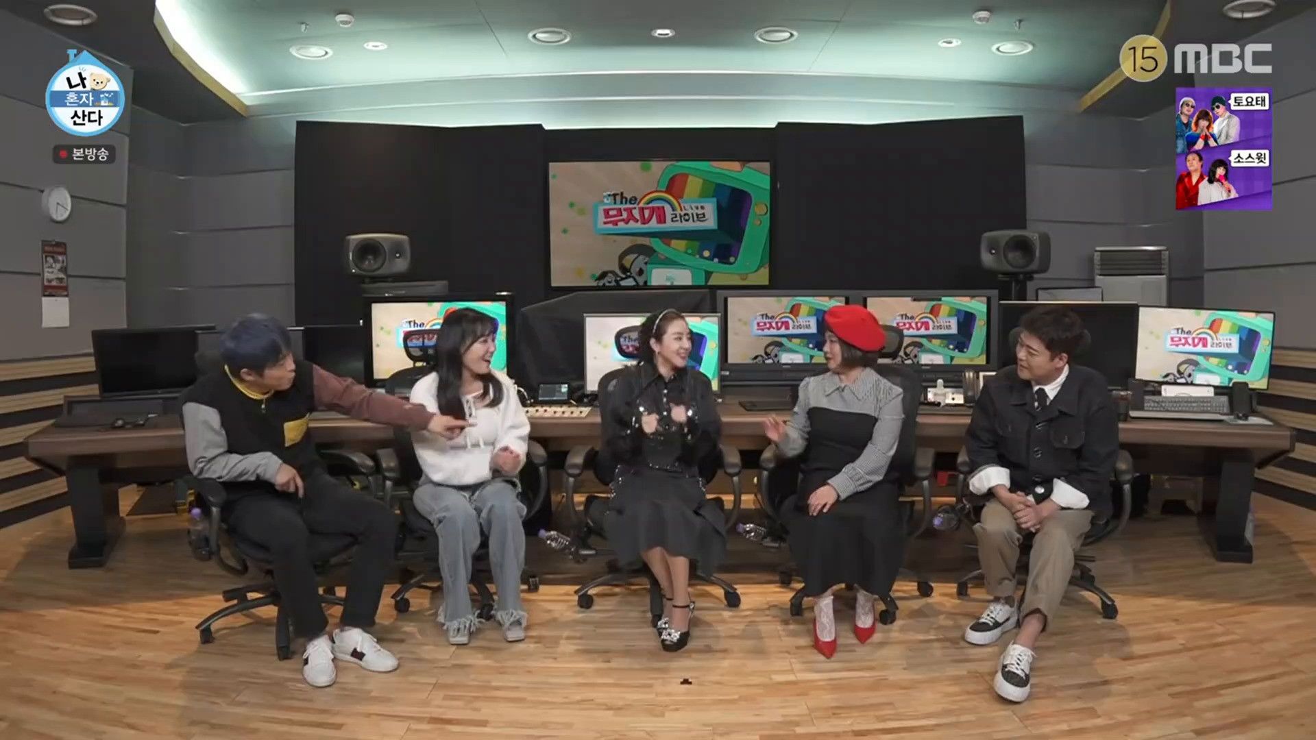 I Live Alone background