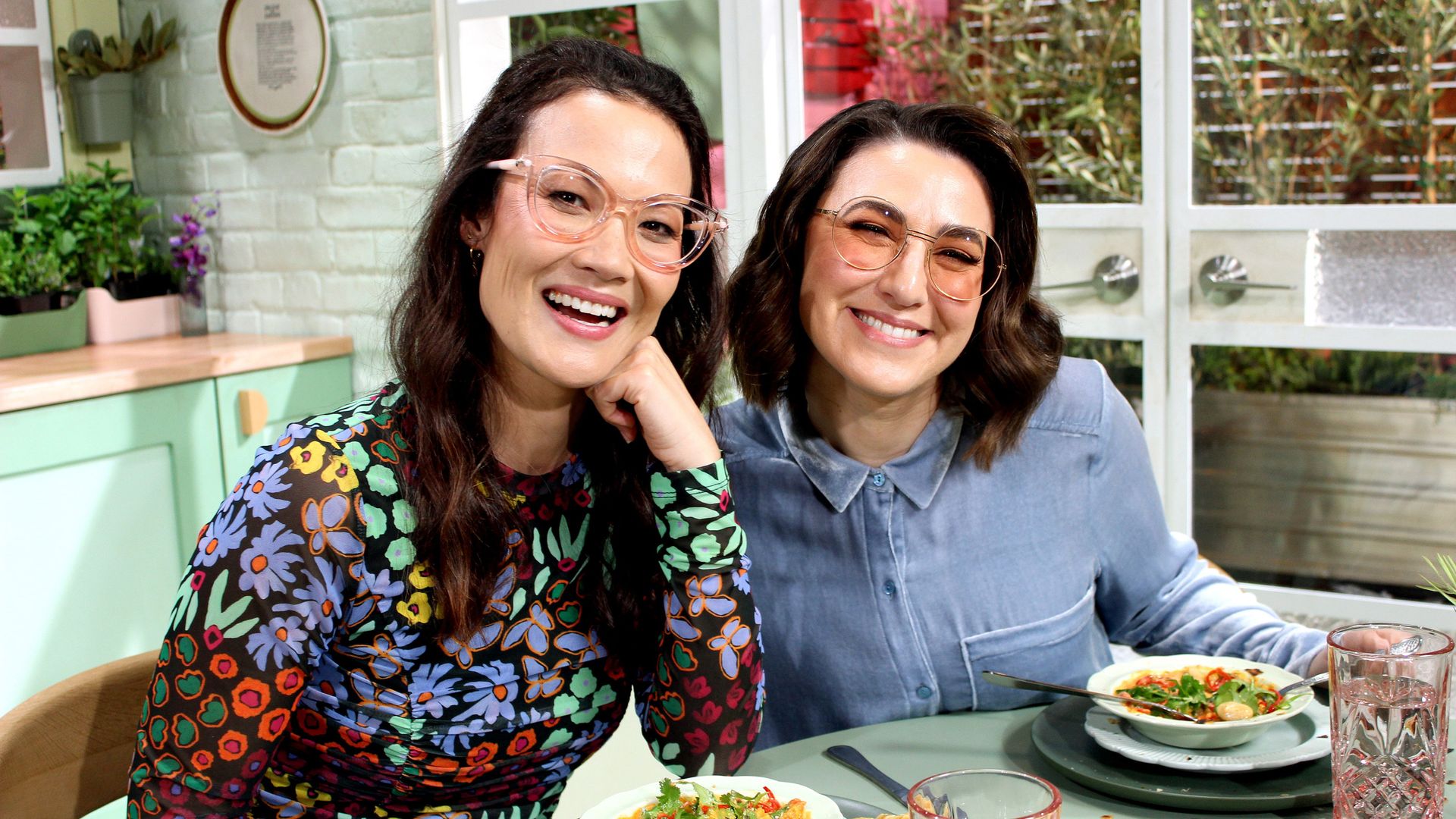 A Bite to Eat with Alice background