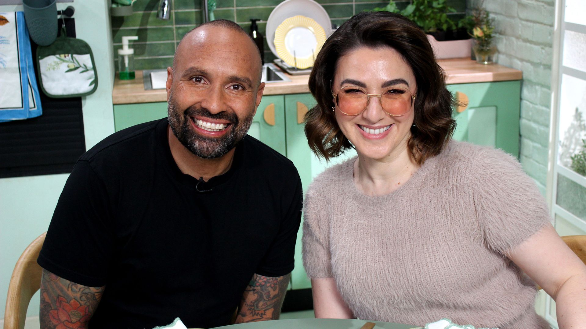 A Bite to Eat with Alice background