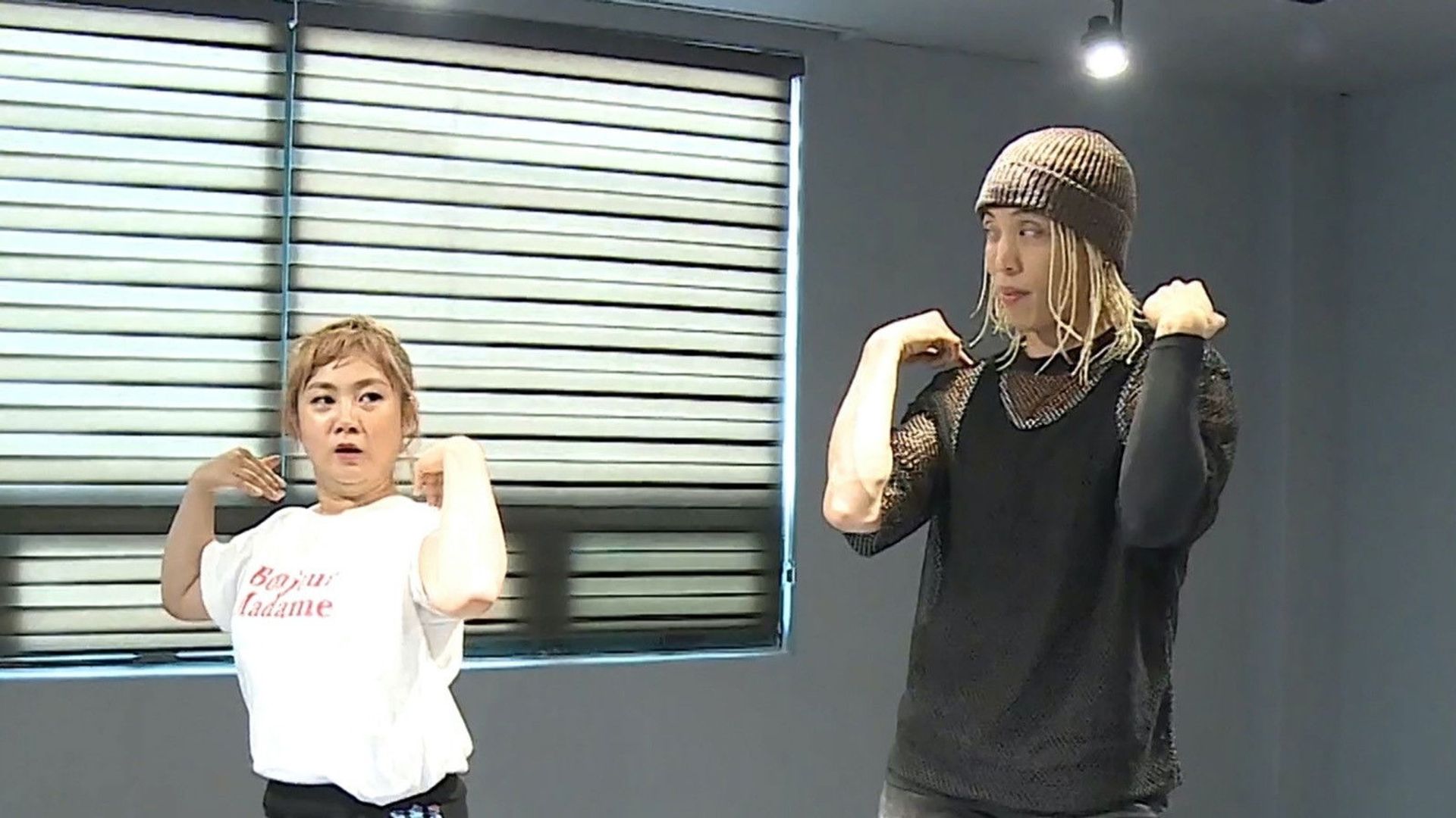 I Live Alone background