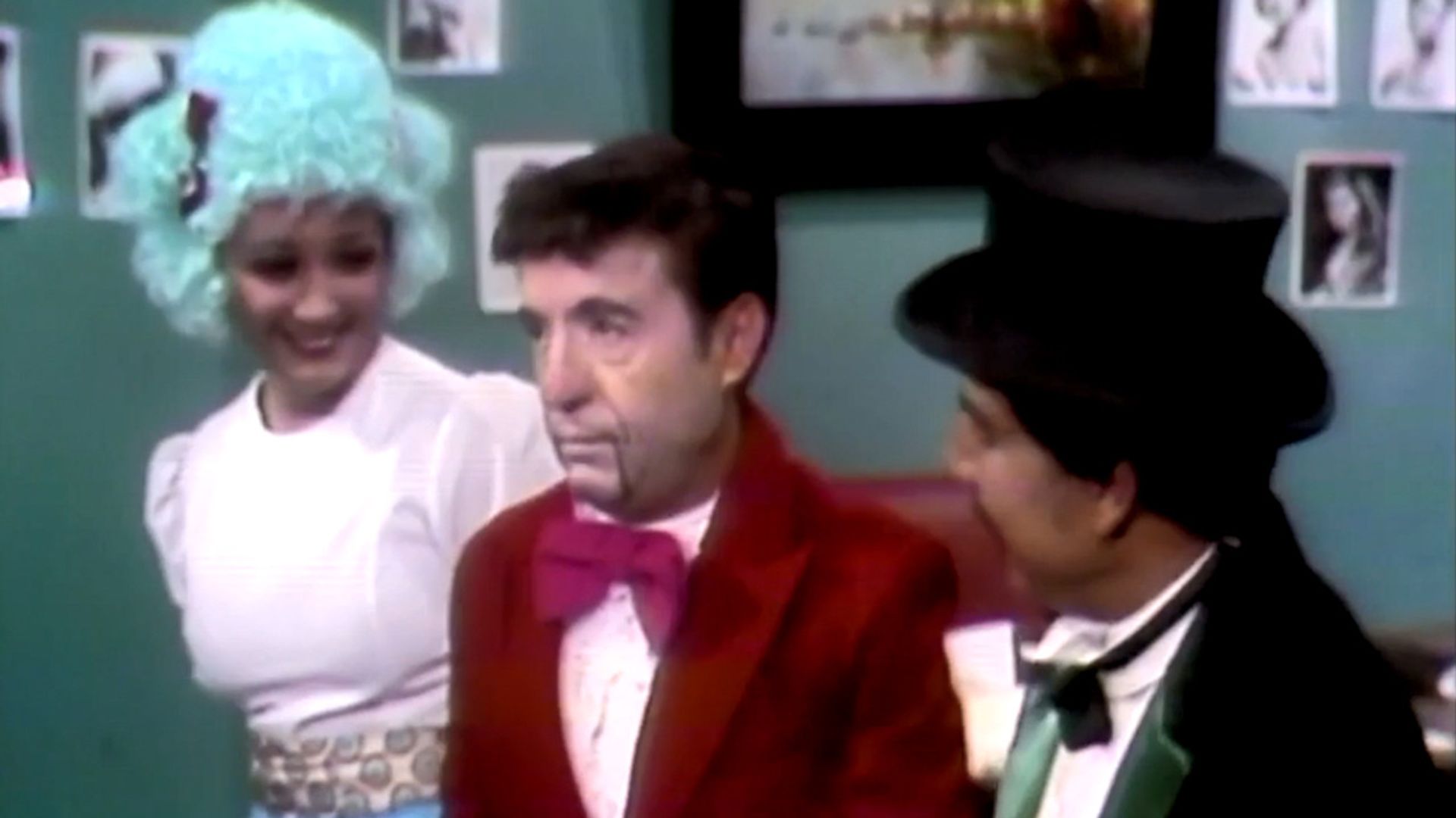 El Chapulín Colorado background