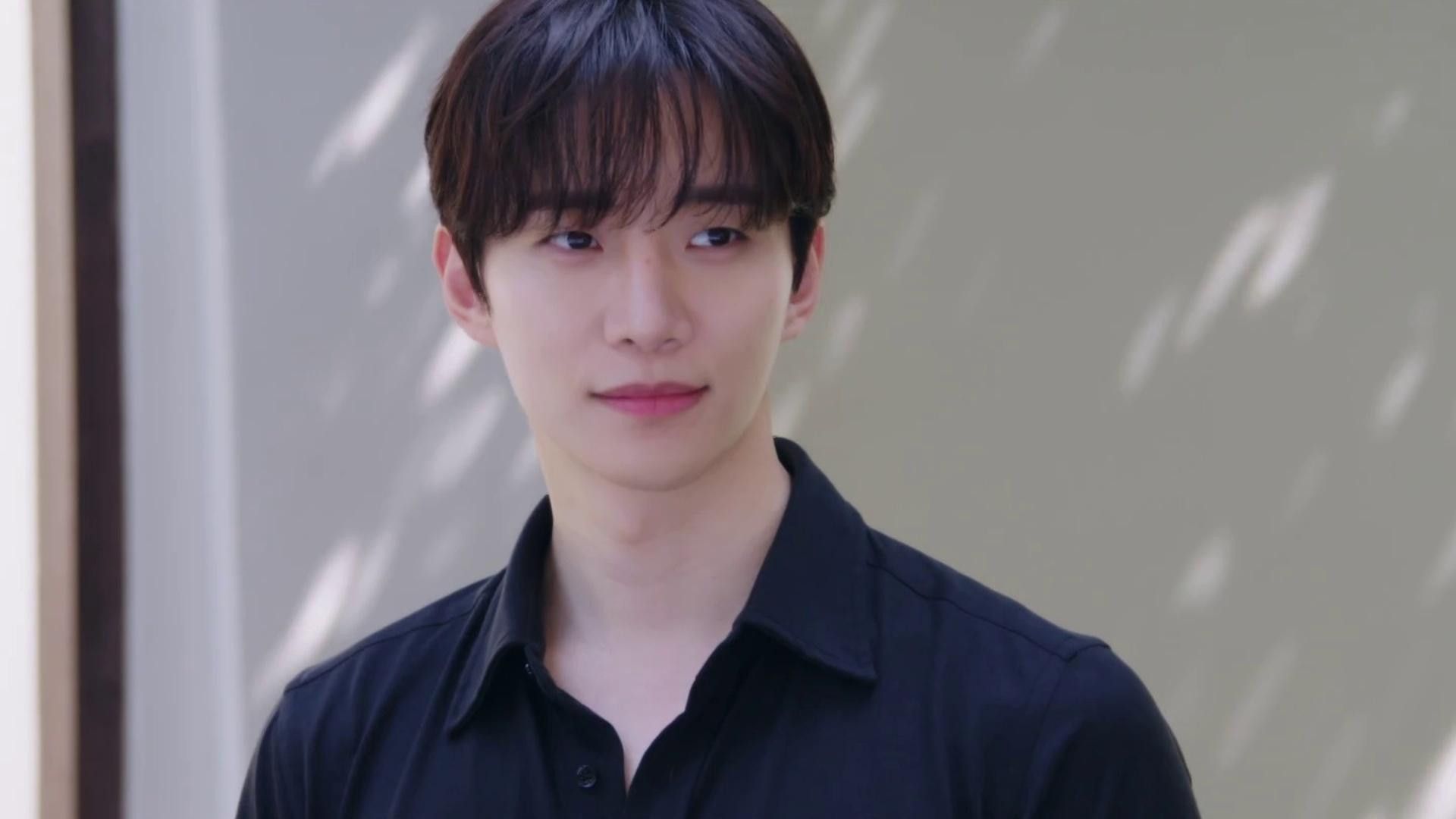 King the Land background