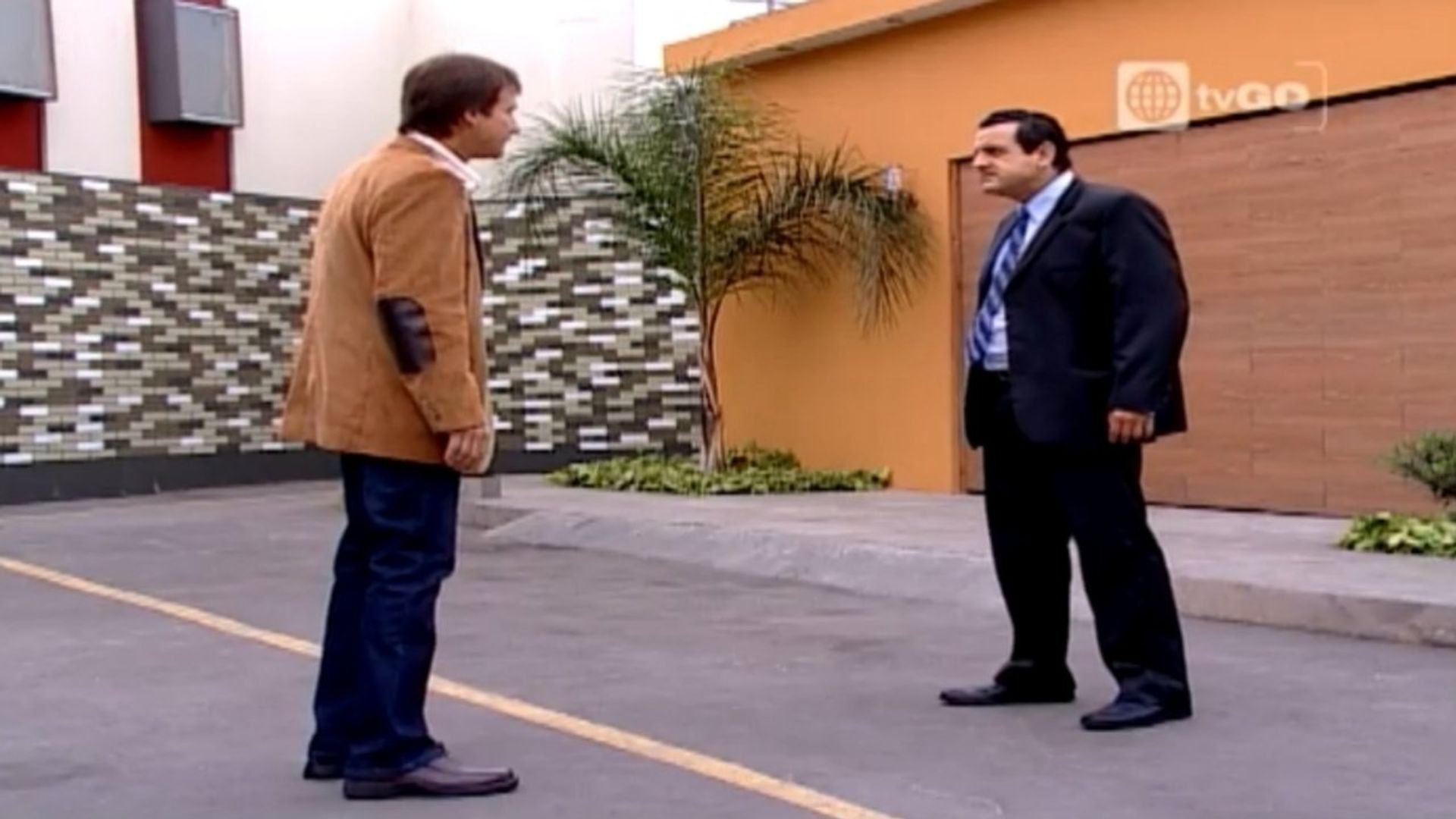 Al fondo hay sitio background