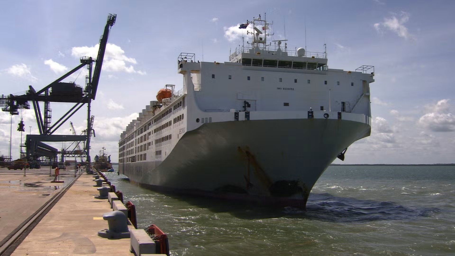 Mighty Ships background