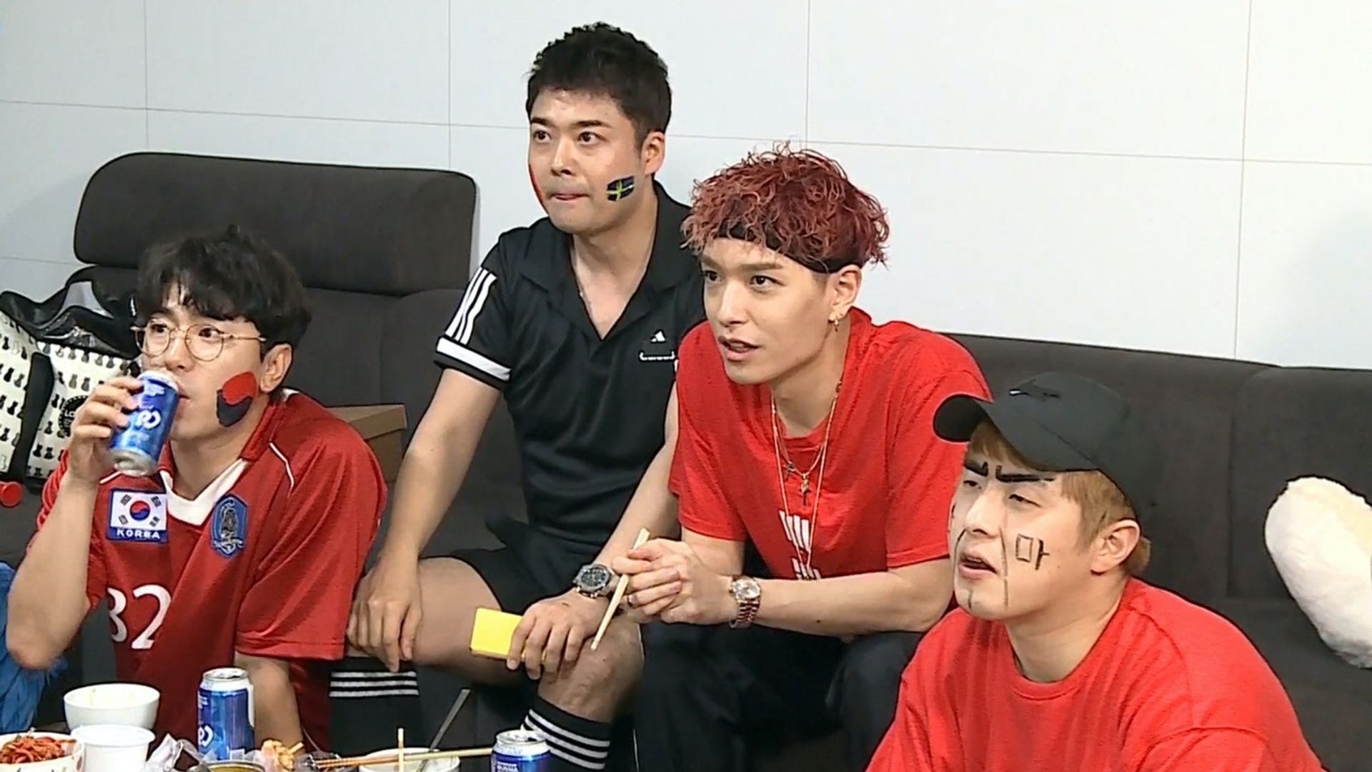 I Live Alone background