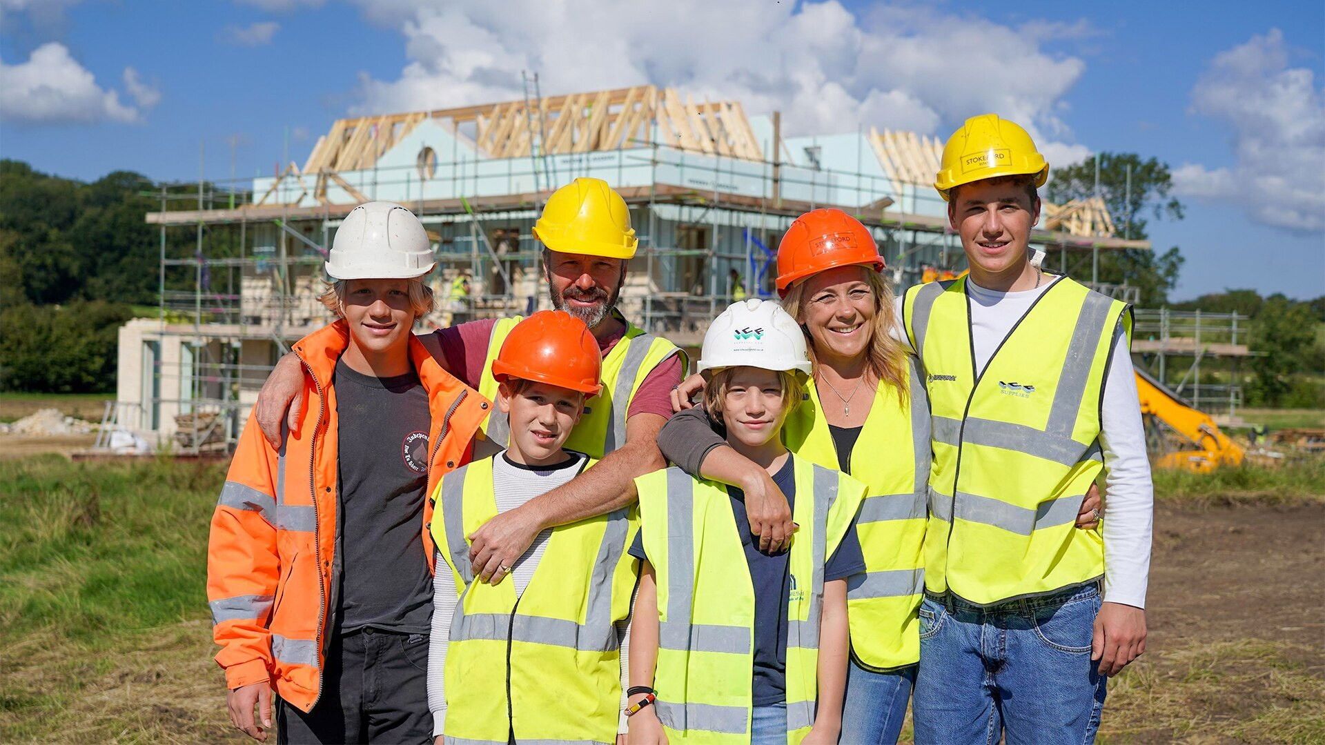 Sarah Beeny's New Life in the Country background