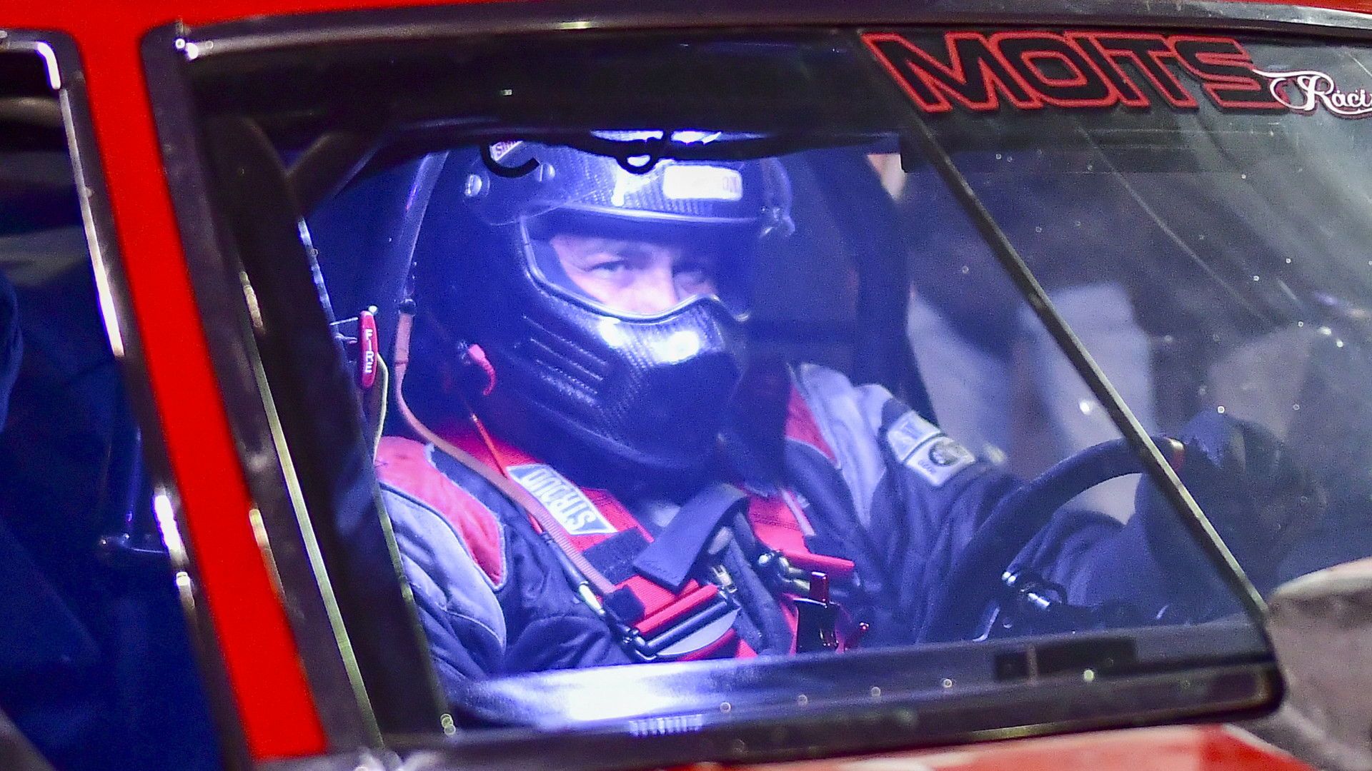 Street Outlaws vs the World background