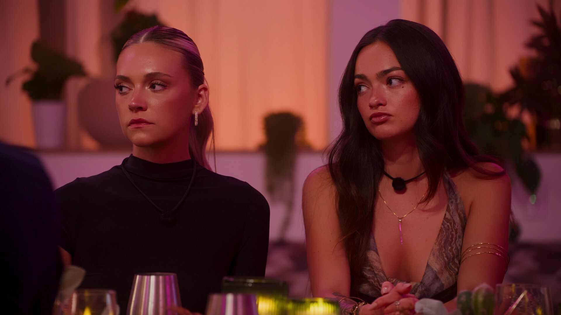 Sneaky Links: Dating After Dark background