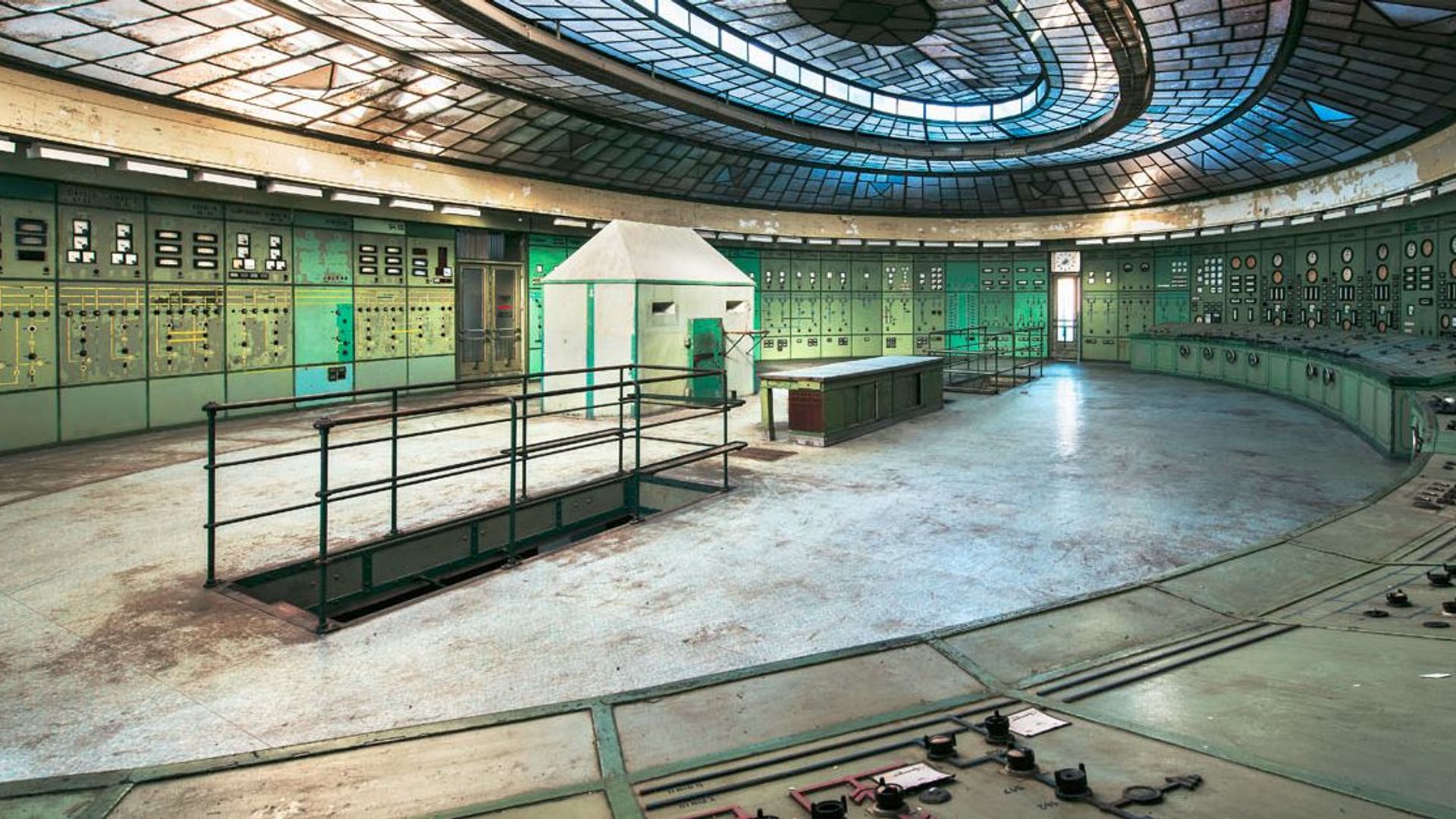 Abandoned Engineering background