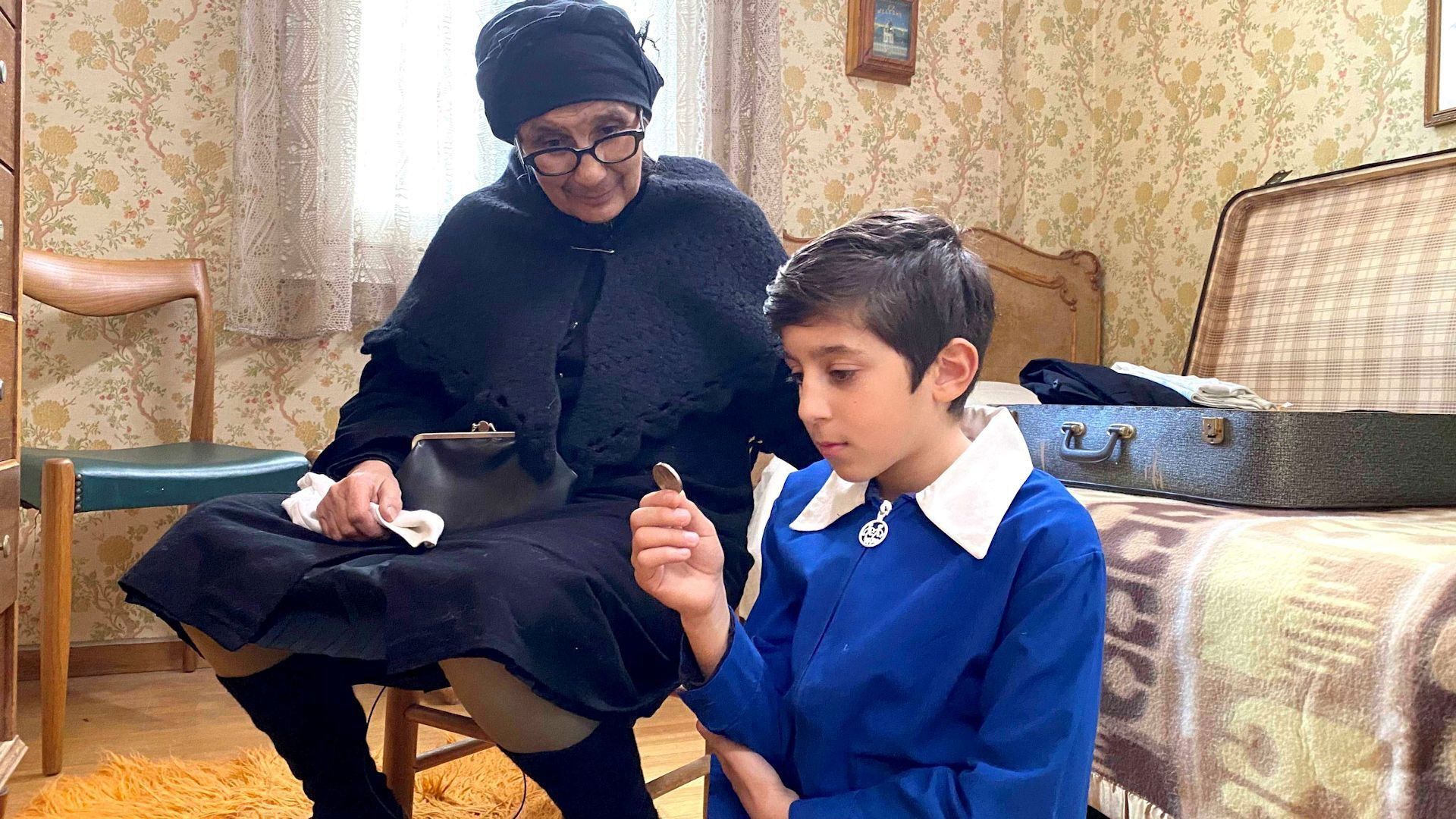 Ta kalytera mas hronia background