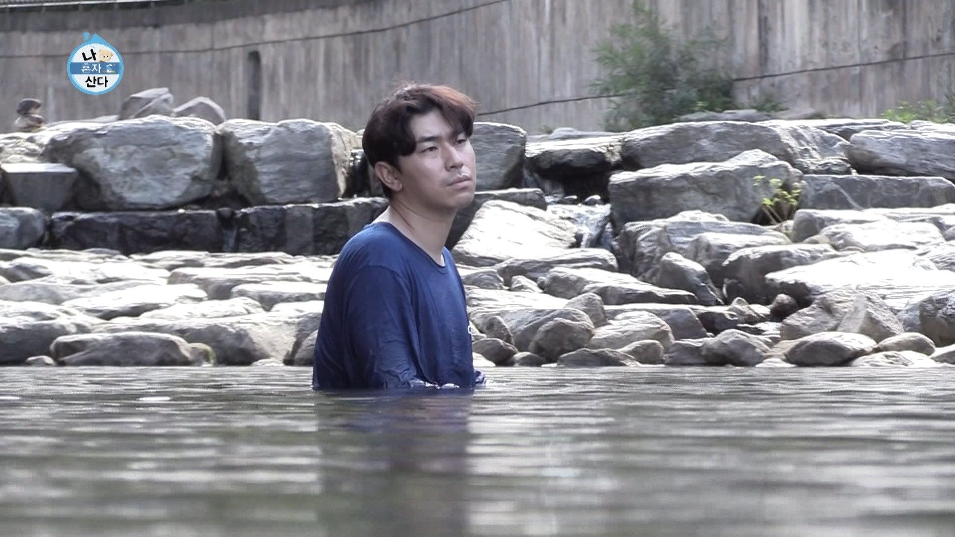 I Live Alone background