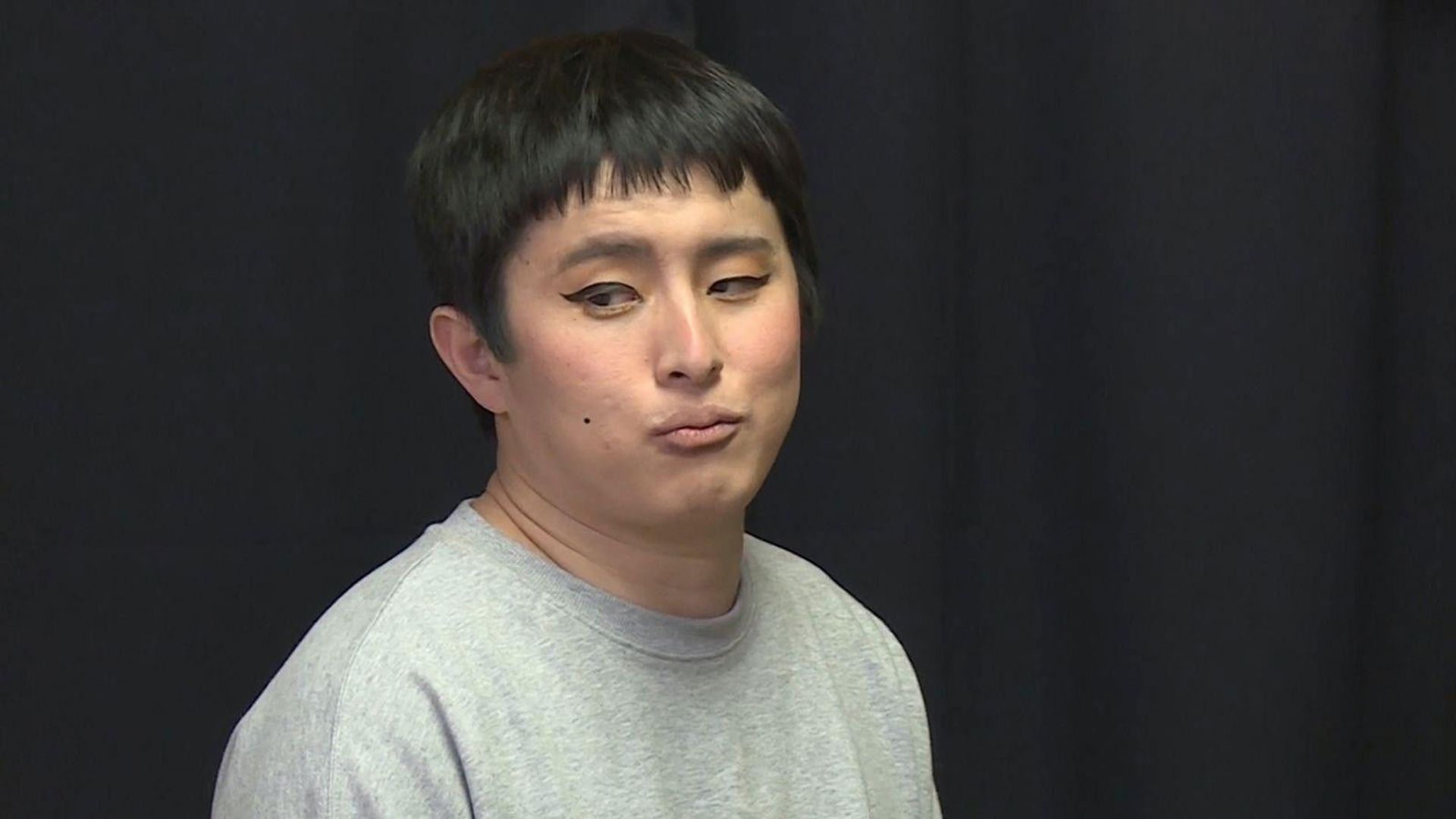 I Live Alone background