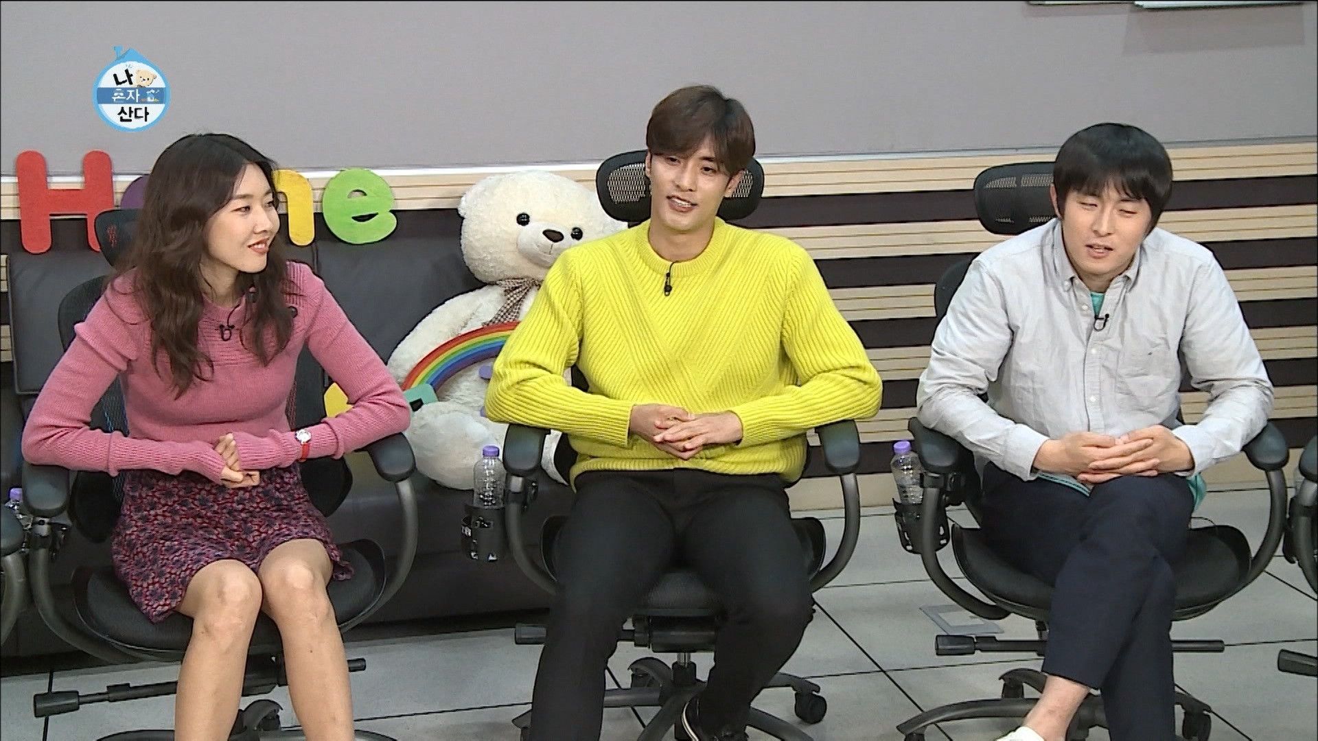 I Live Alone background