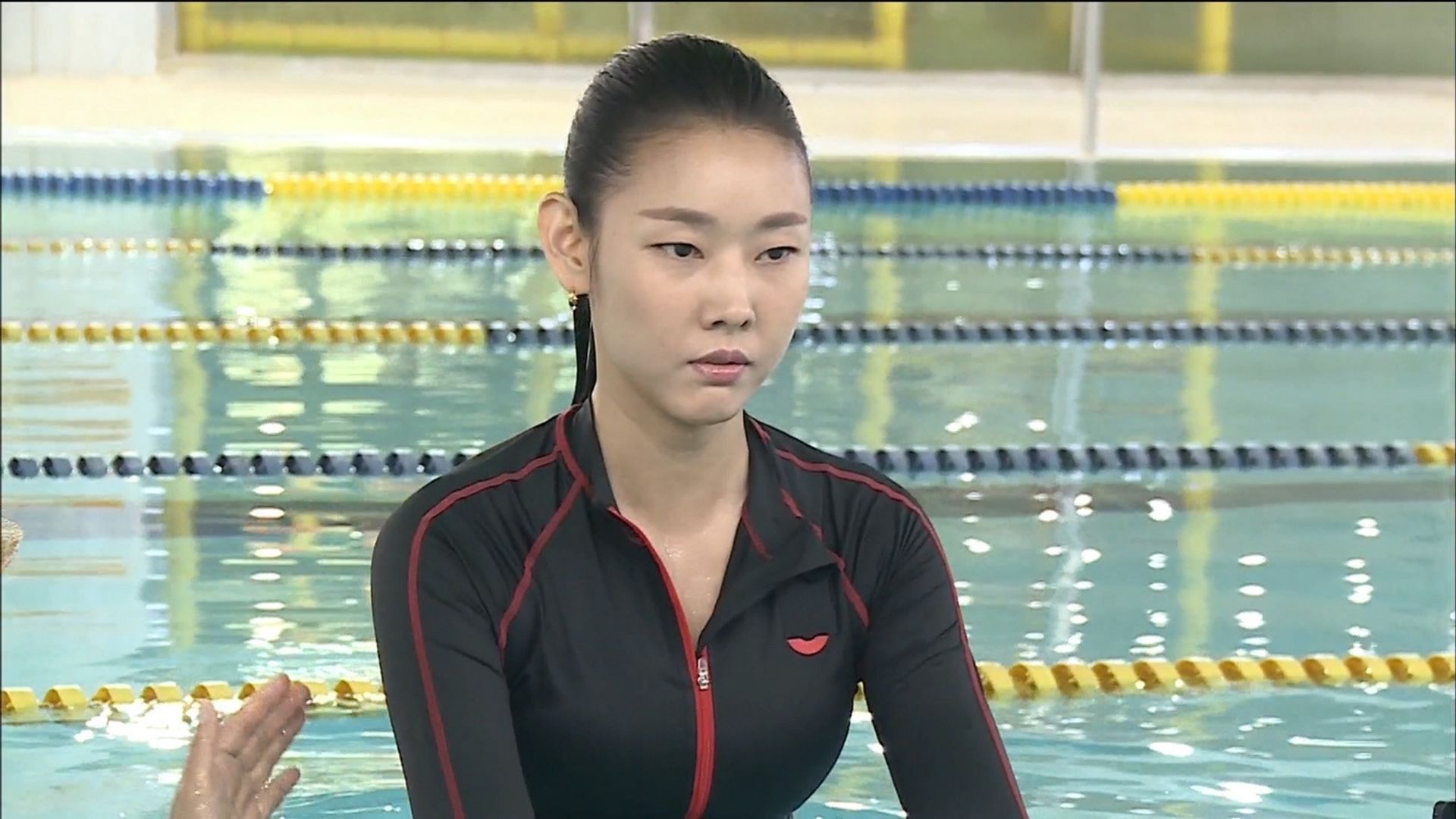 I Live Alone background