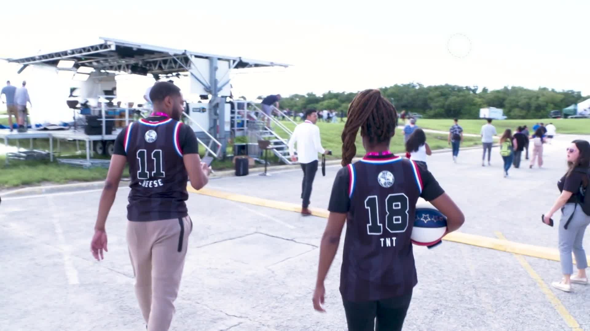 Harlem Globetrotters: Play It Forward background