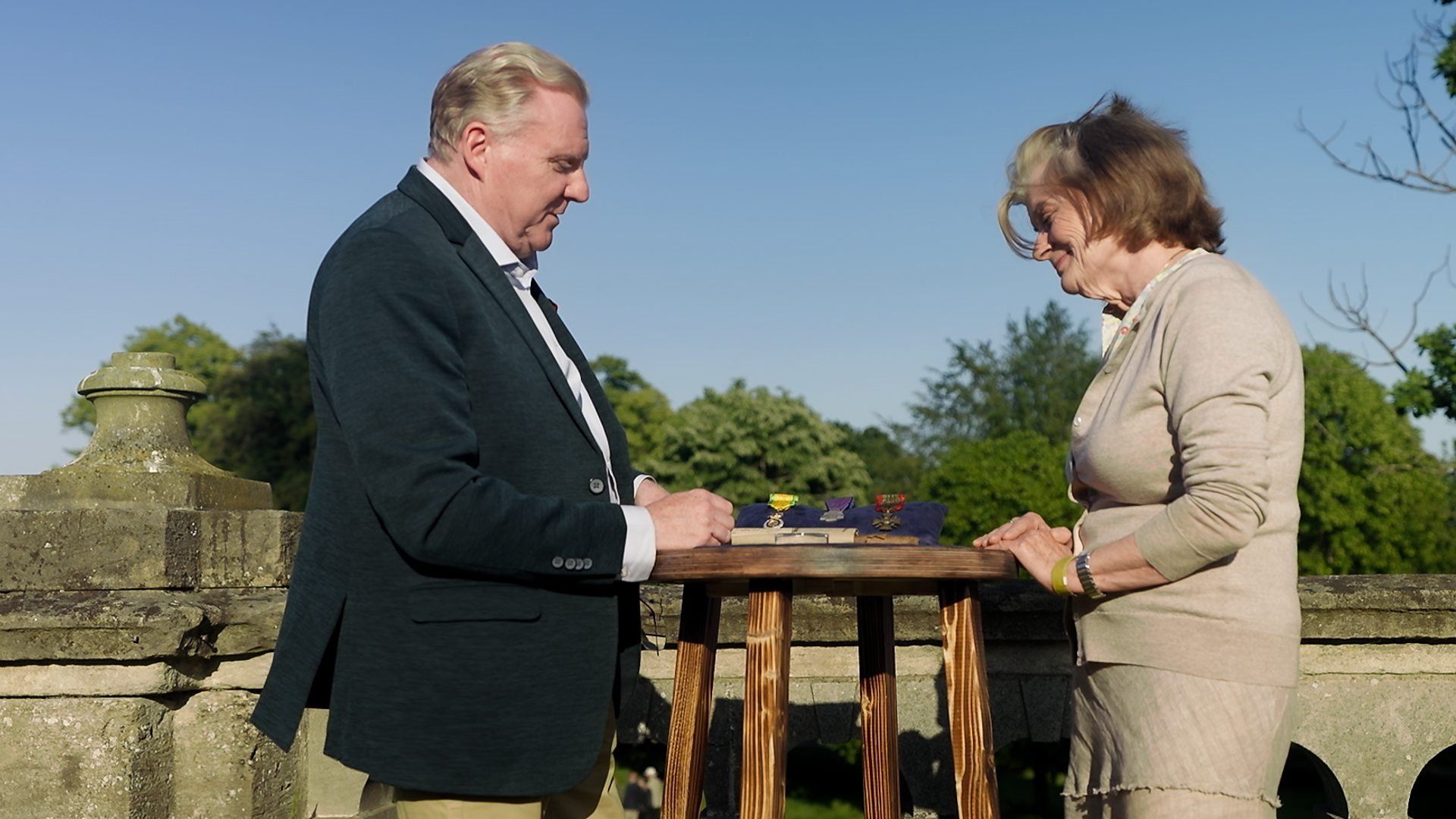 Antiques Roadshow background