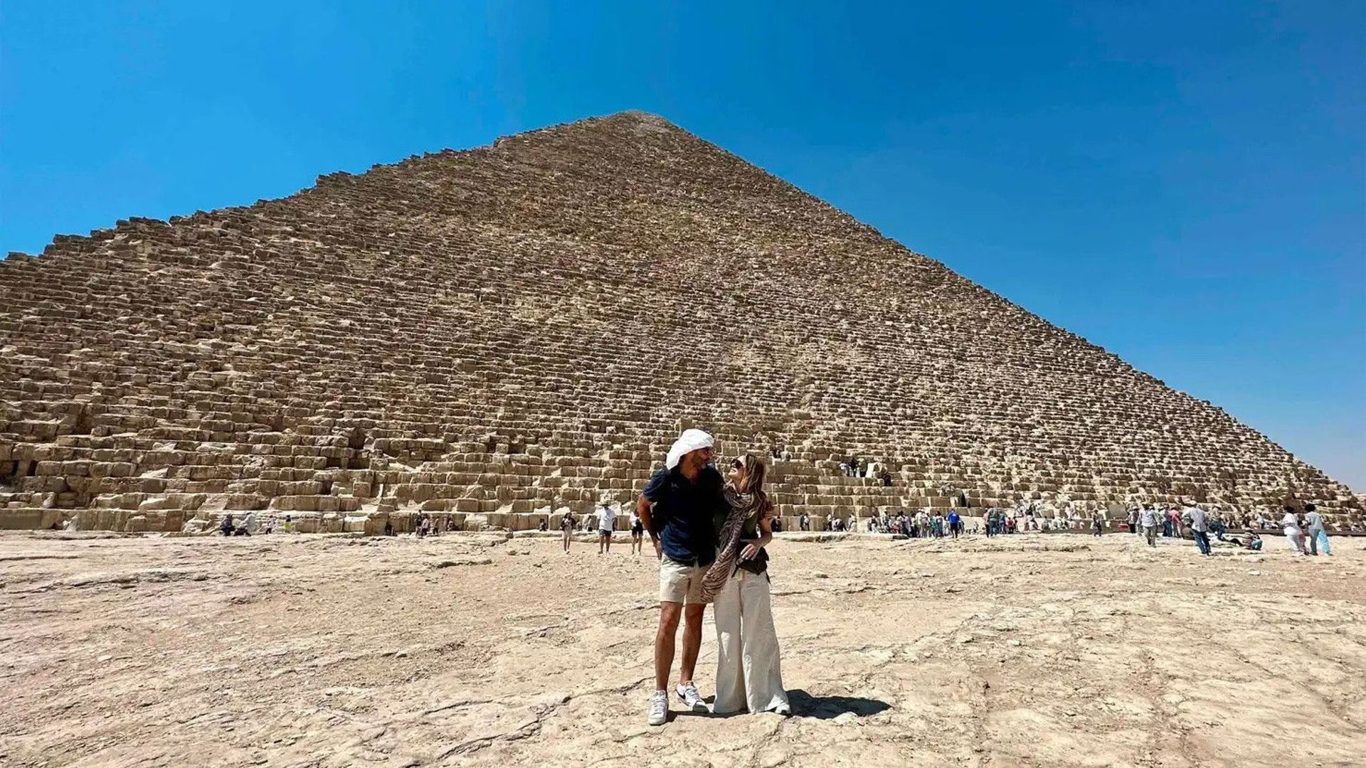 Luxury Escapes: The World's Best Holidays background