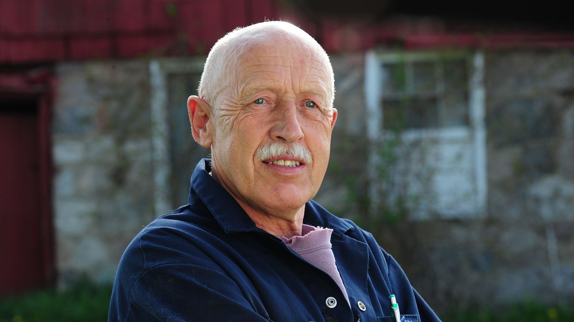 The Incredible Dr. Pol background
