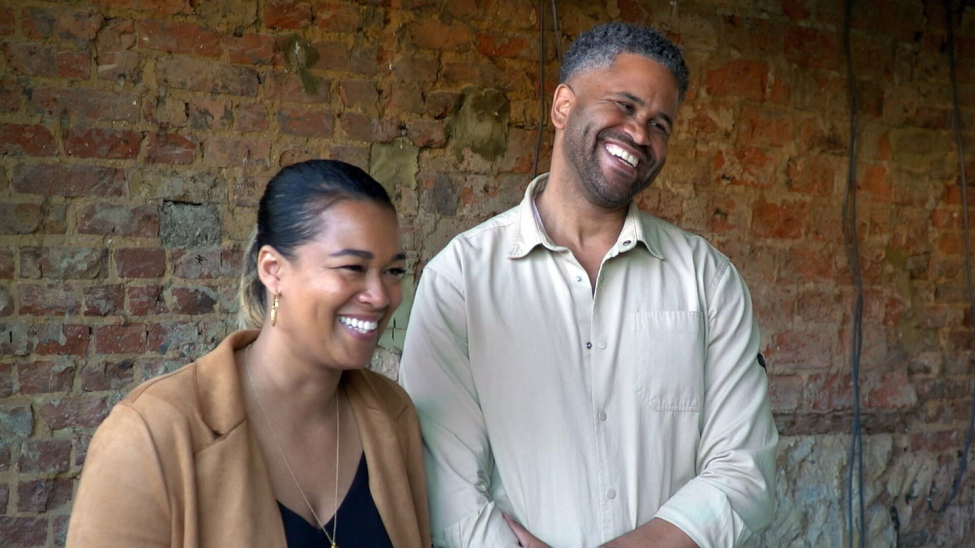 Sarah Beeny's Little House, Big Plans background