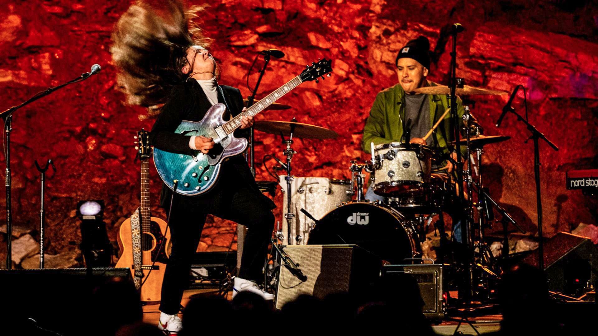 The Caverns Sessions background