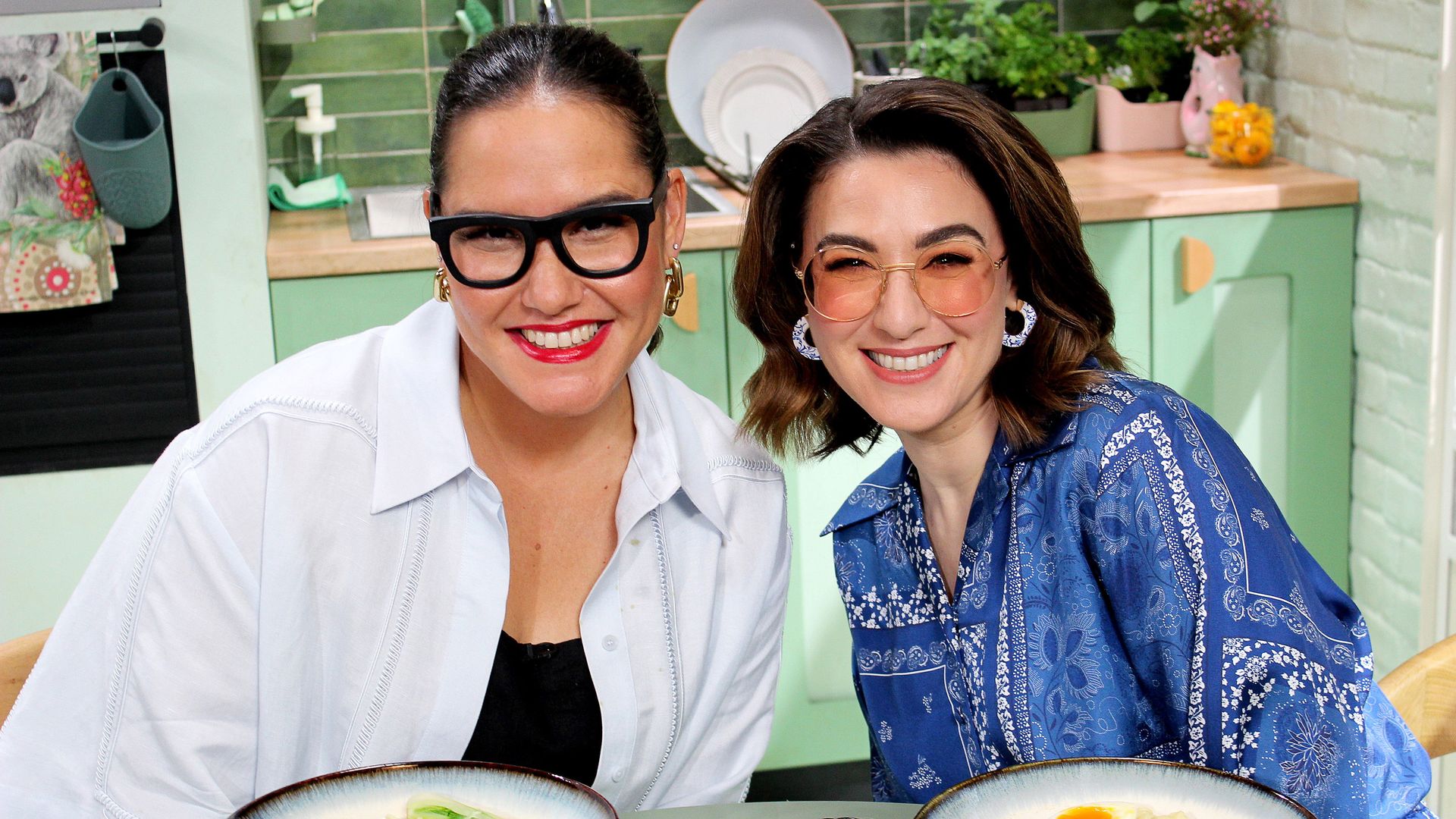 A Bite to Eat with Alice background