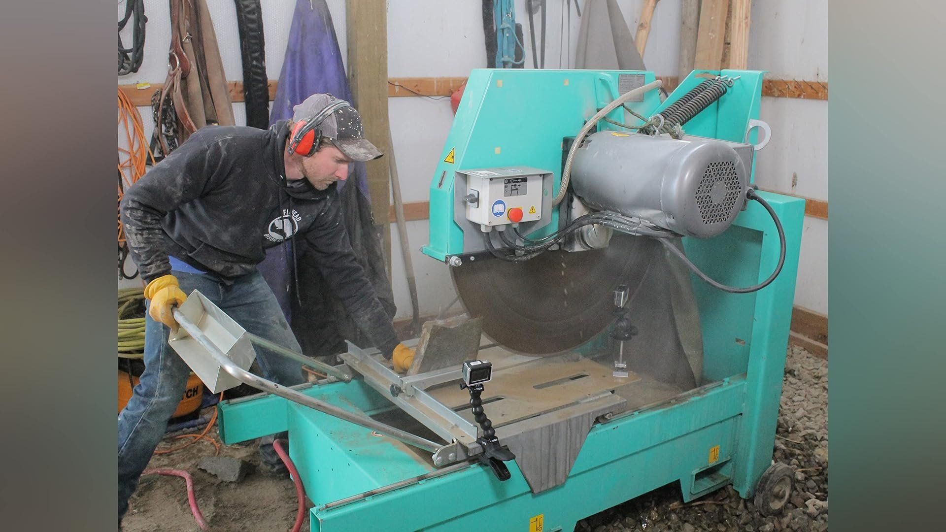 Building Off the Grid: Big Sky Ranch background