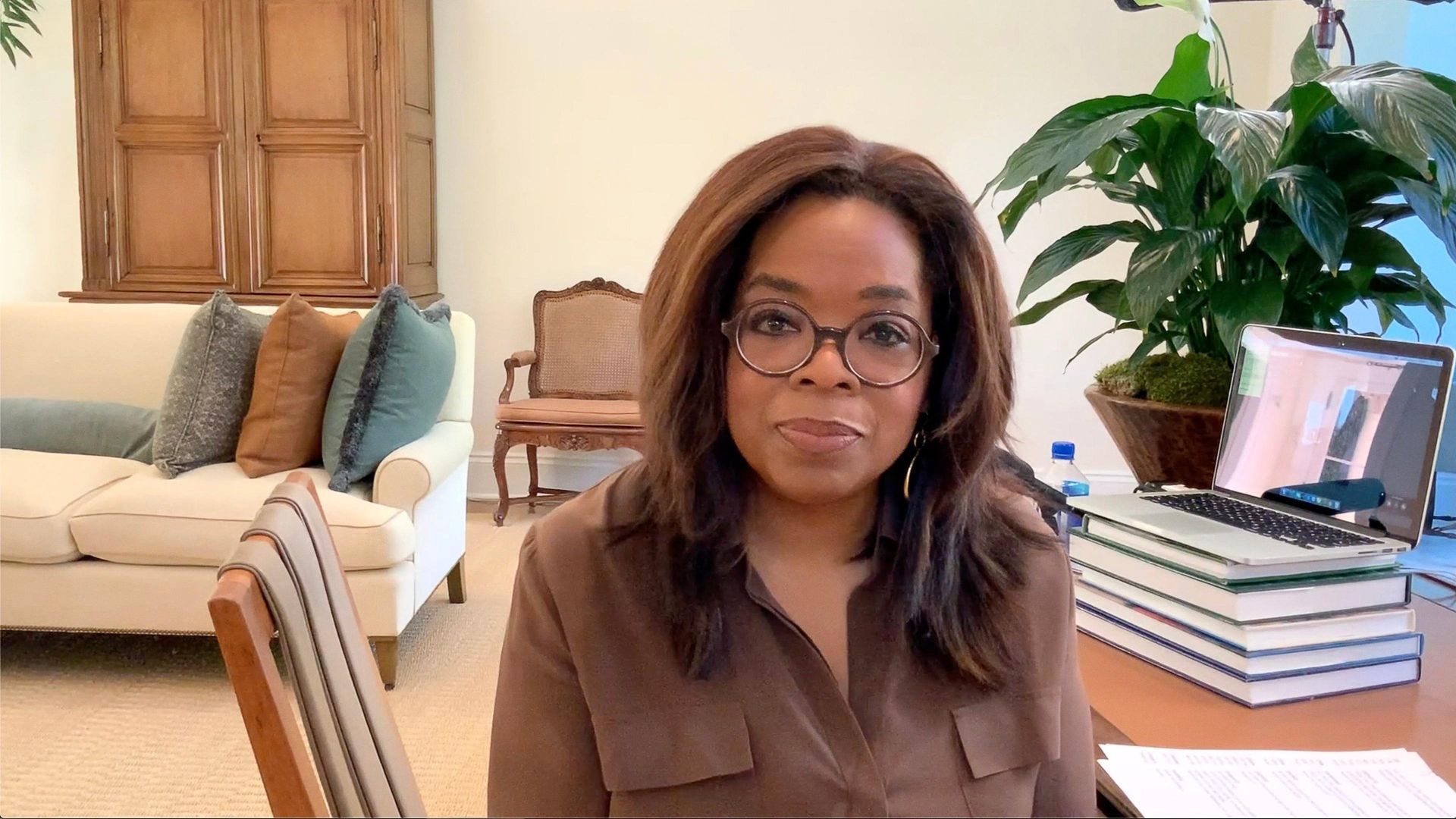 Oprah Talks COVID-19 background