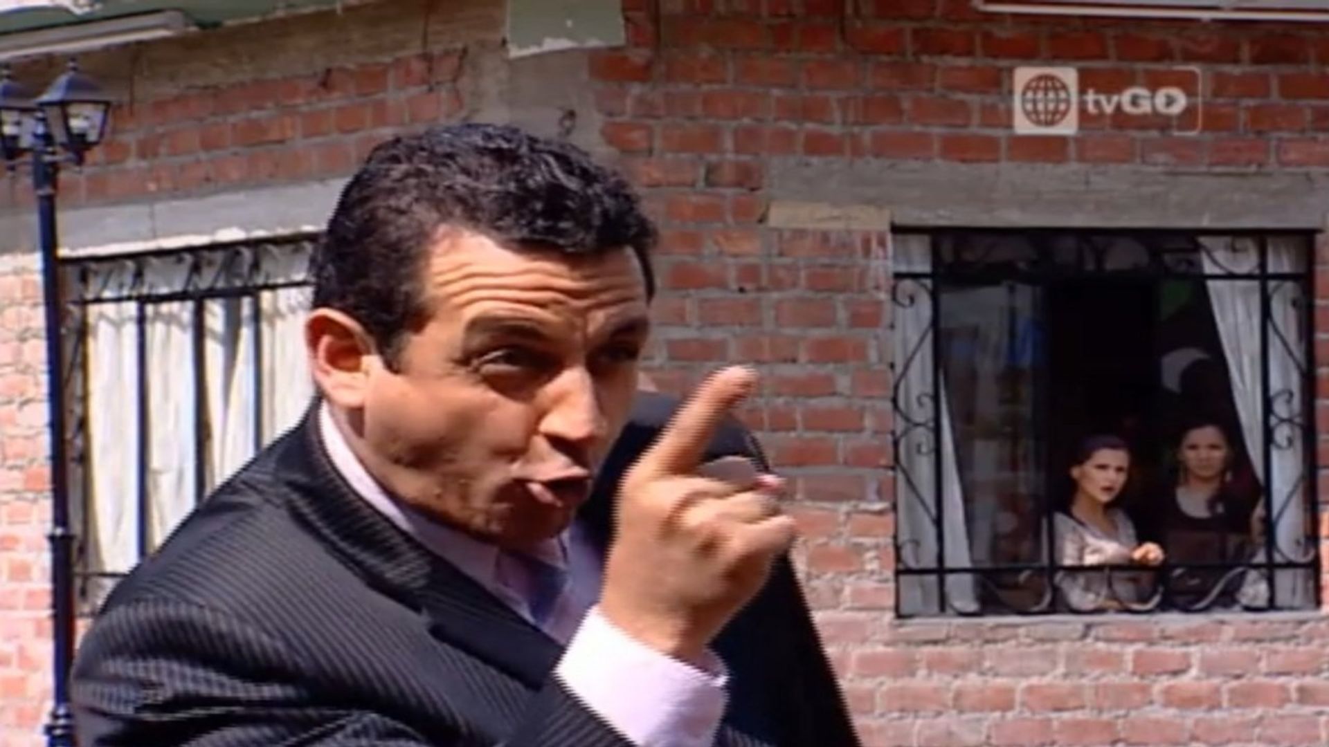 Al fondo hay sitio background